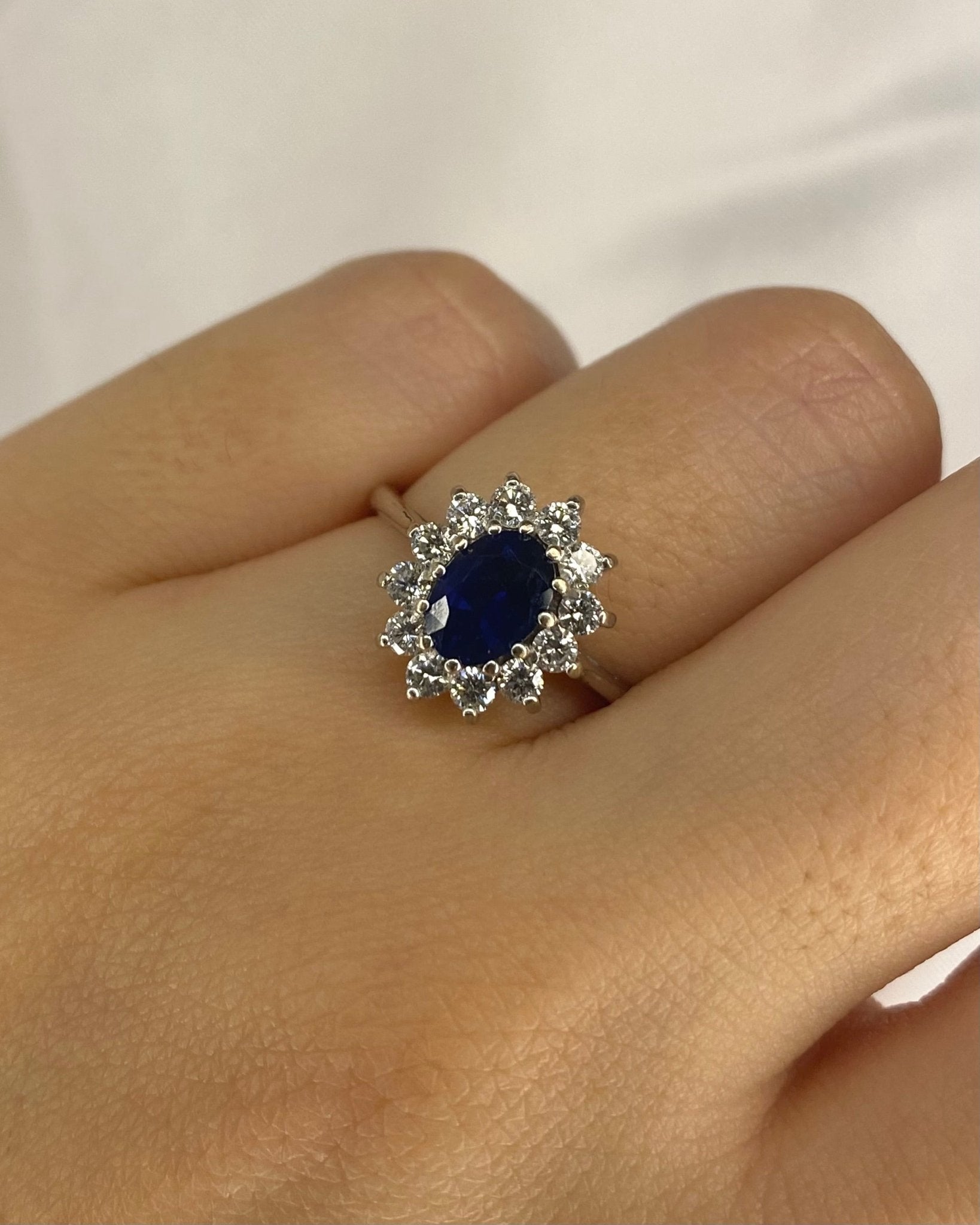 Bague Marguerite Saphir 1.10 carat & Diamants 0.36 carat "Calypso" - Elliade Paris