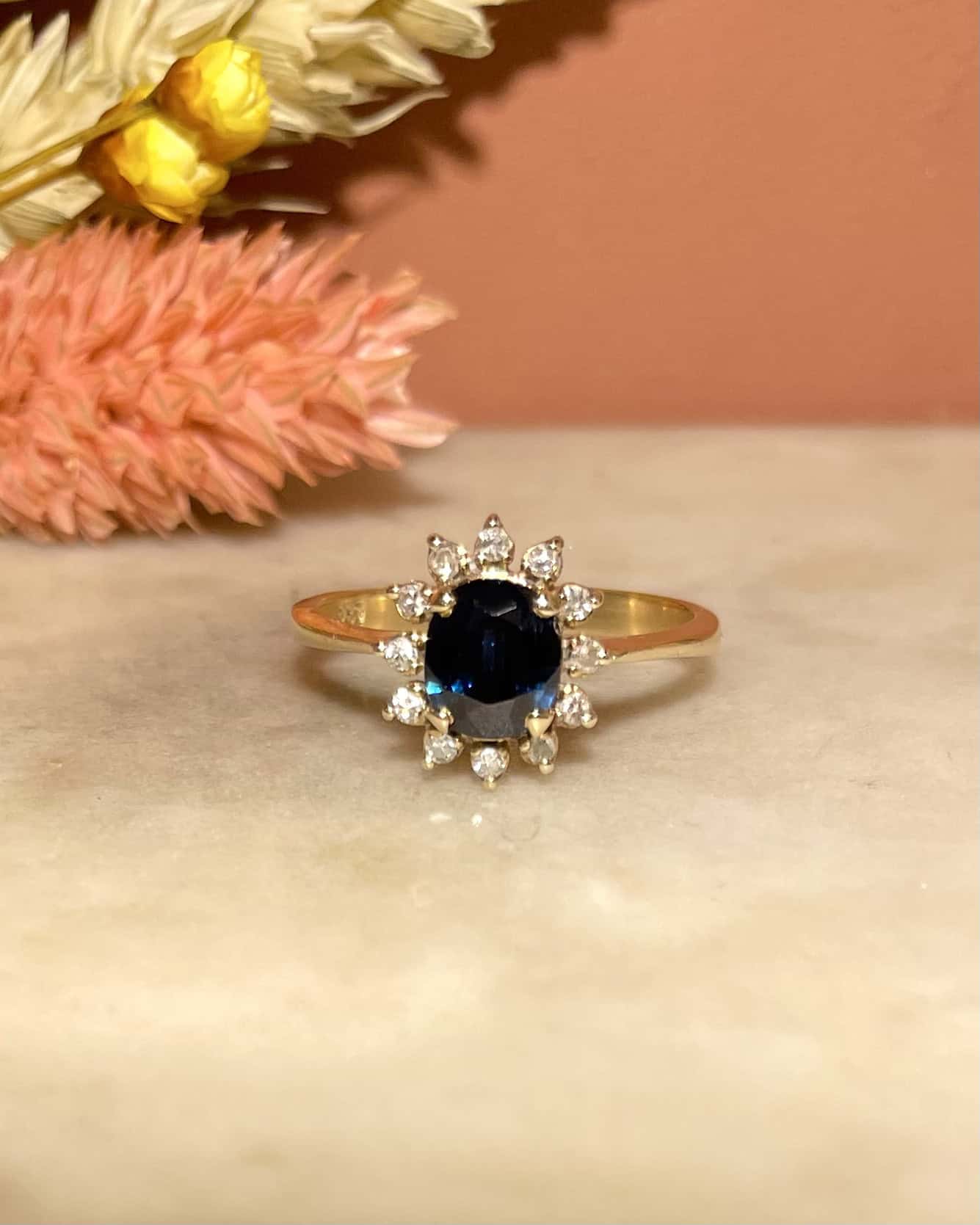 Bague Marguerite Saphir 1.10 carat & Diamants "Malorie" - Elliade Paris
