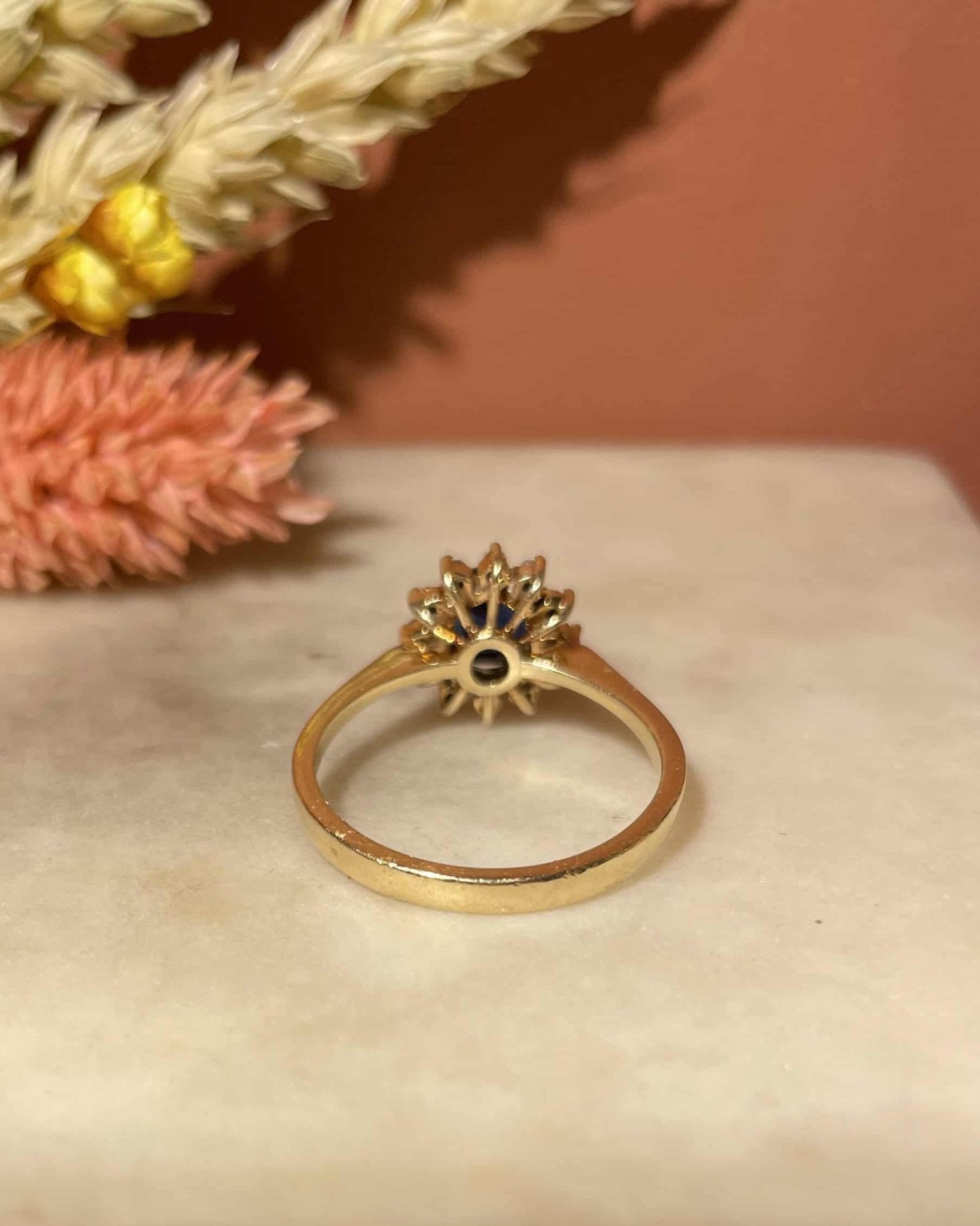 Bague Marguerite Saphir 1.10 carat & Diamants "Malorie" - Elliade Paris