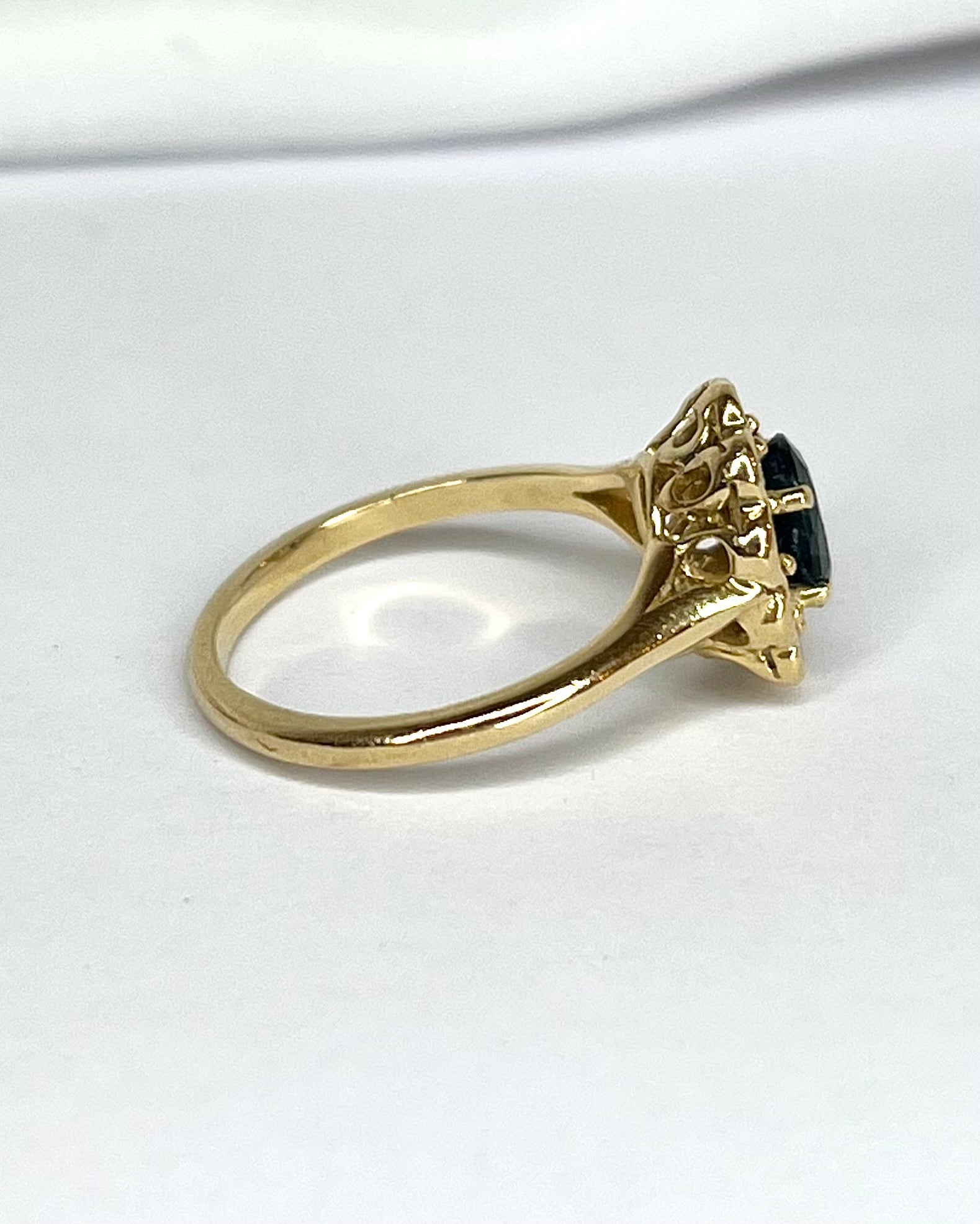 Bague Marguerite Saphir 1.11 carat & Diamants 0.50 carat "Nola" - Elliade Paris