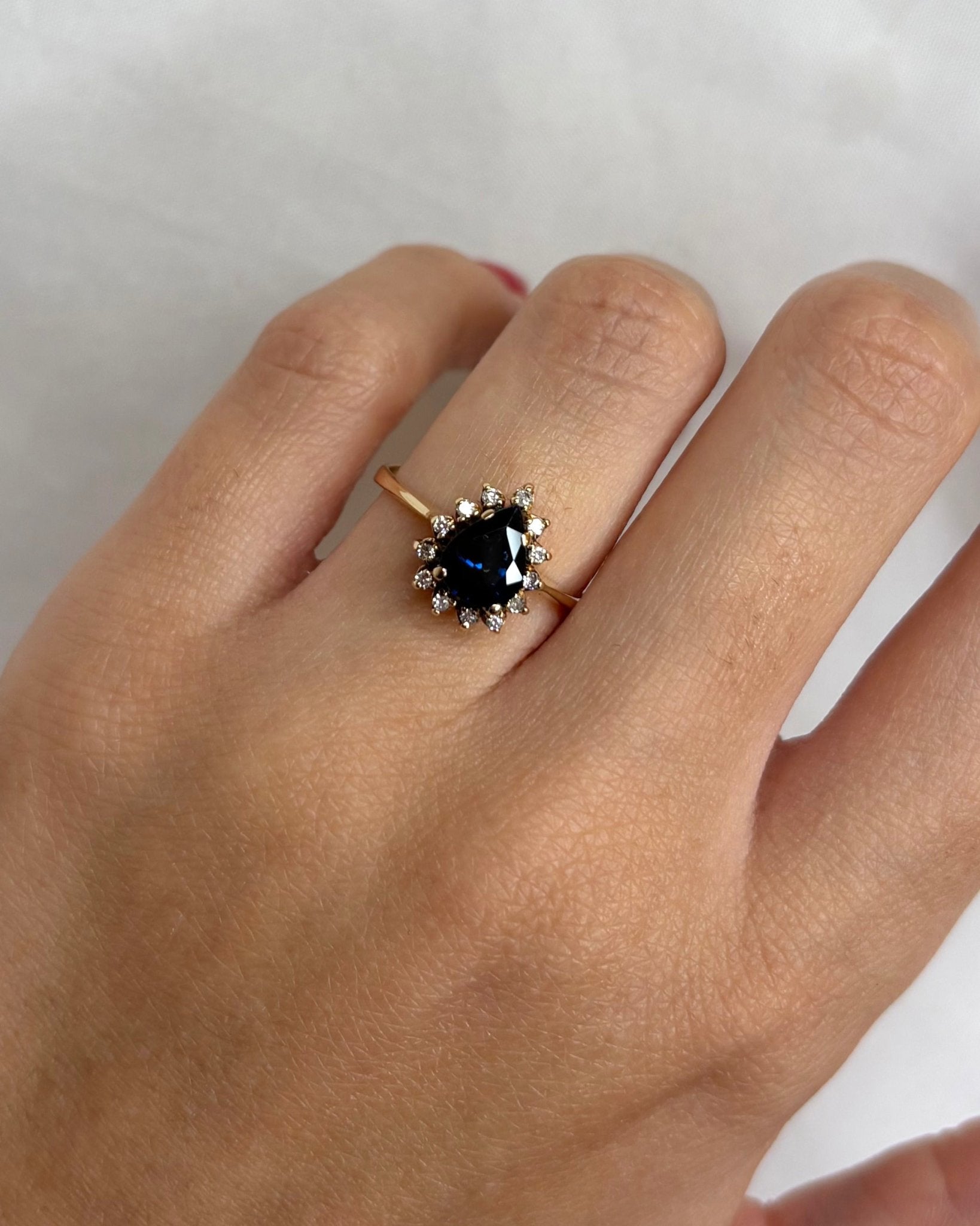 Bague Marguerite Saphir 1.15 carat & 13 Diamants "Liwenn" - Elliade Paris