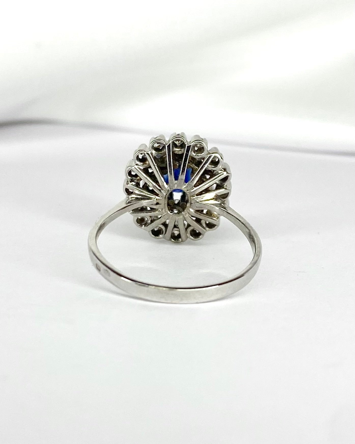 Bague Marguerite Saphir 1.15 carat & Diamants 0.52 carat "Milena" - Elliade Paris