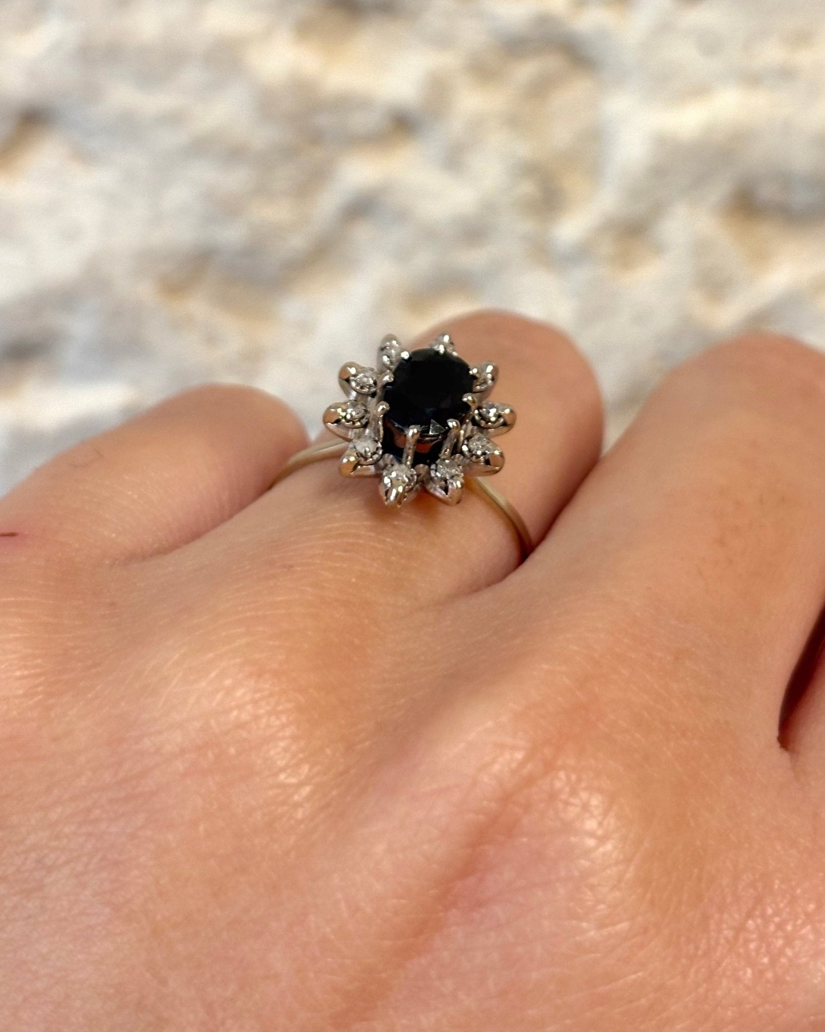 Bague Marguerite Saphir 1.2 carat & 10 Diamants "Célia" - Elliade Paris