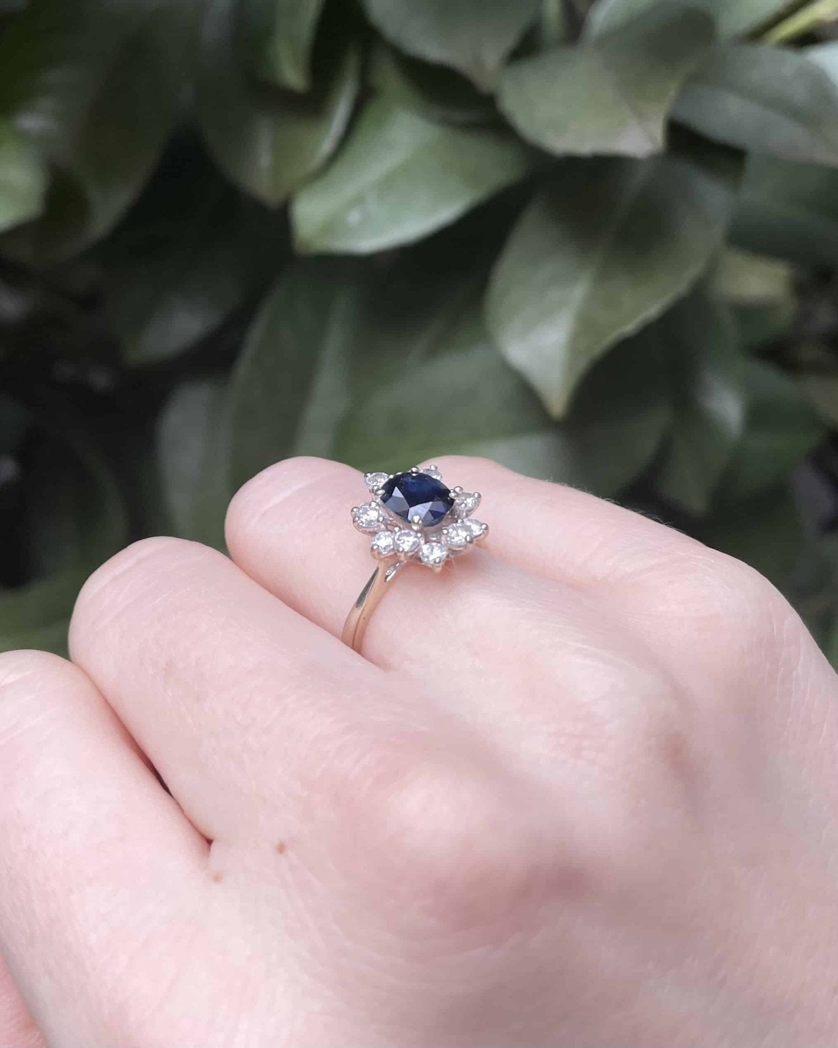 Bague Marguerite Saphir 1.20 Carat & Diamants "Solene" - Elliade Paris