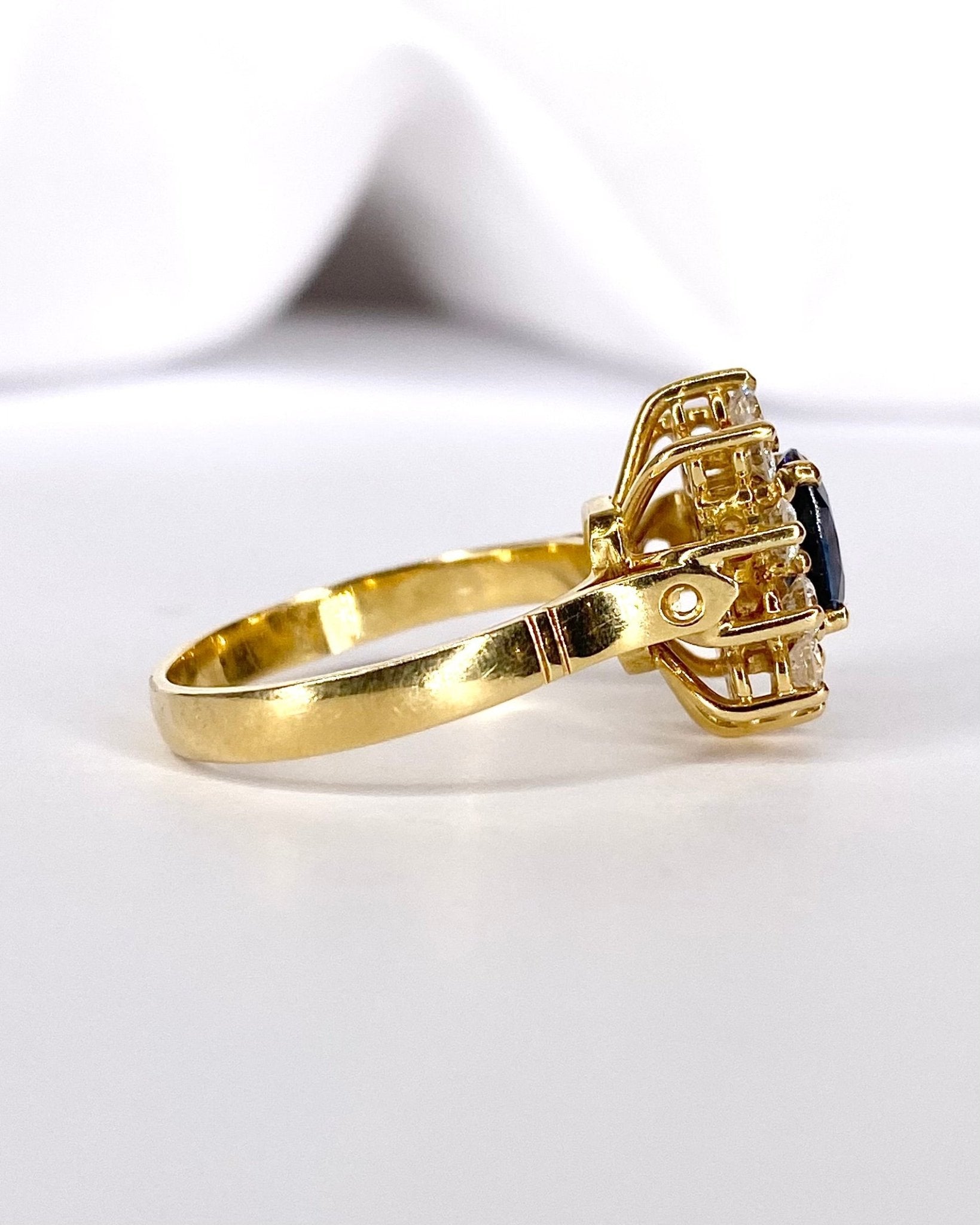 Bague Marguerite Saphir 1.25 carat, Diamants 0.50 carat & Or 5g "Amy" - Elliade Paris