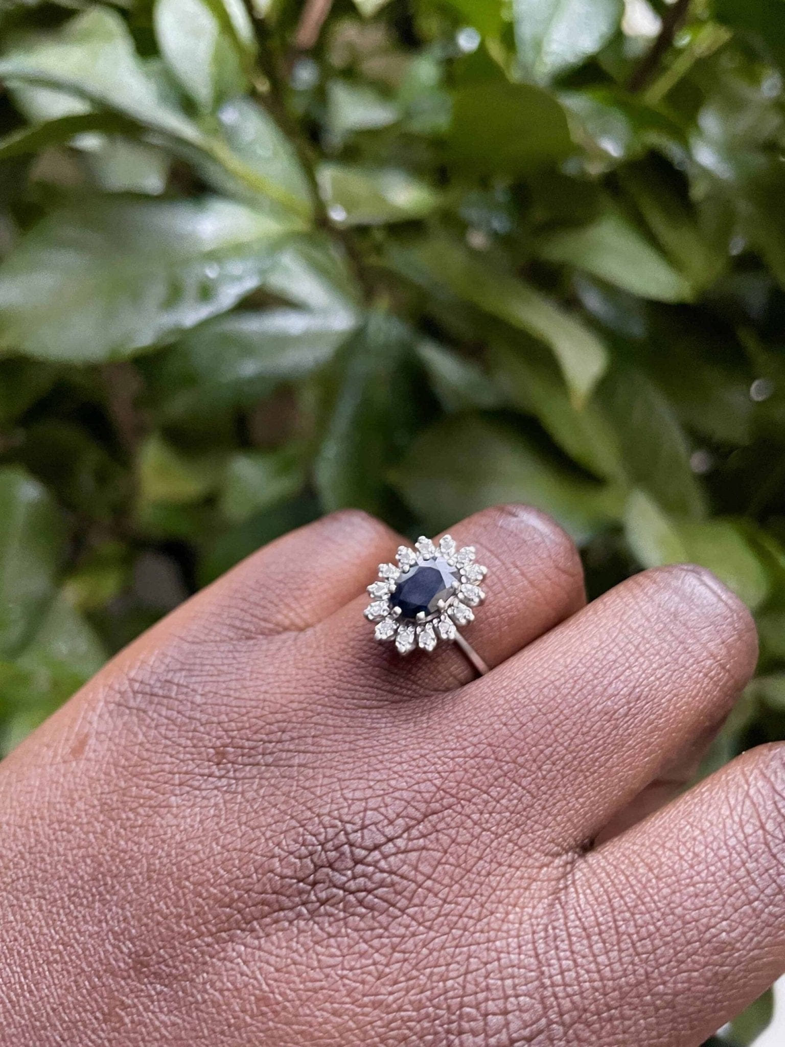 Bague Marguerite Saphir 1.25 Carat & Diamants "Mae" - Elliade Paris