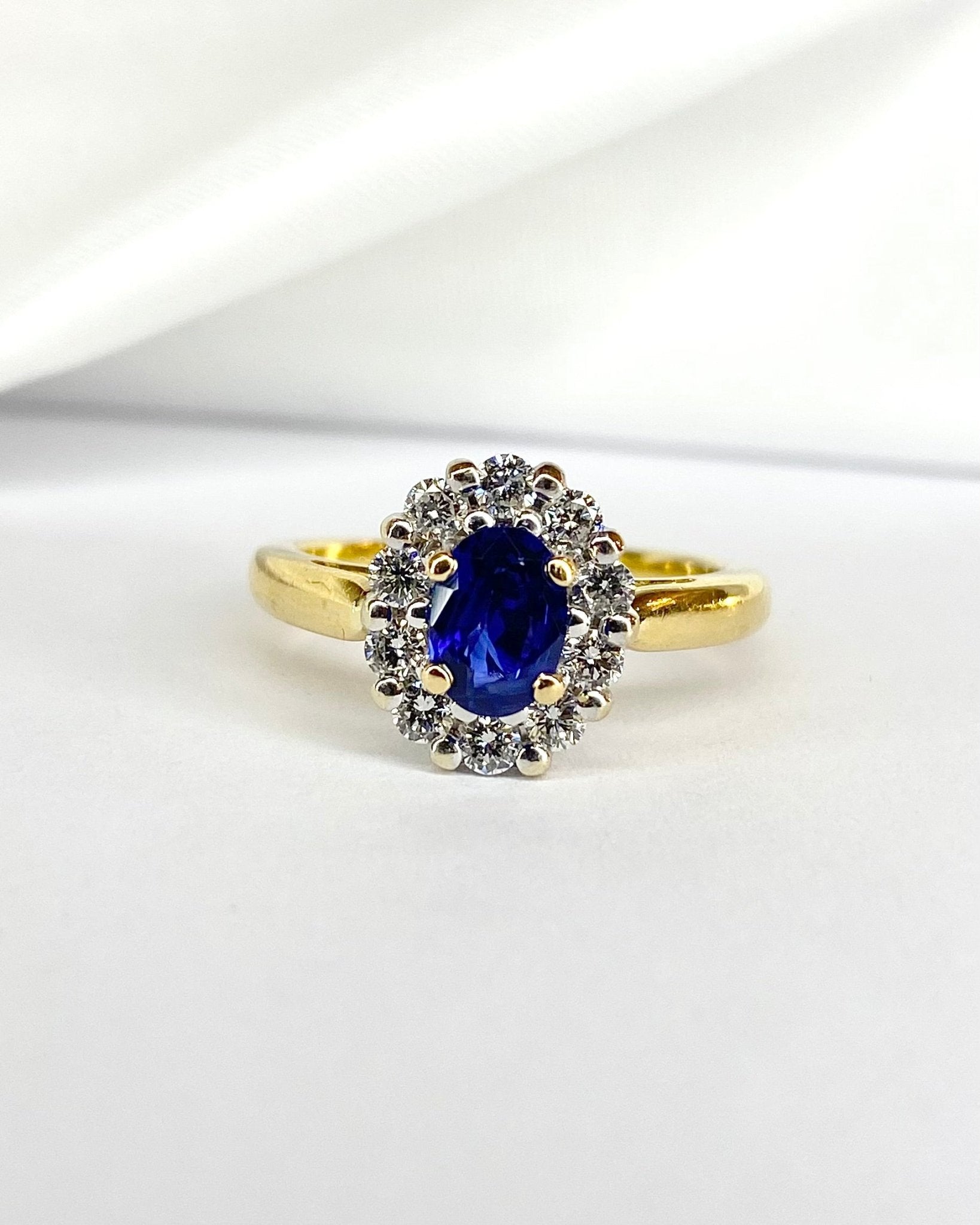 Bague Marguerite Saphir 1.30 carat & Diamants 0.50 carat "Amalia" - Elliade Paris