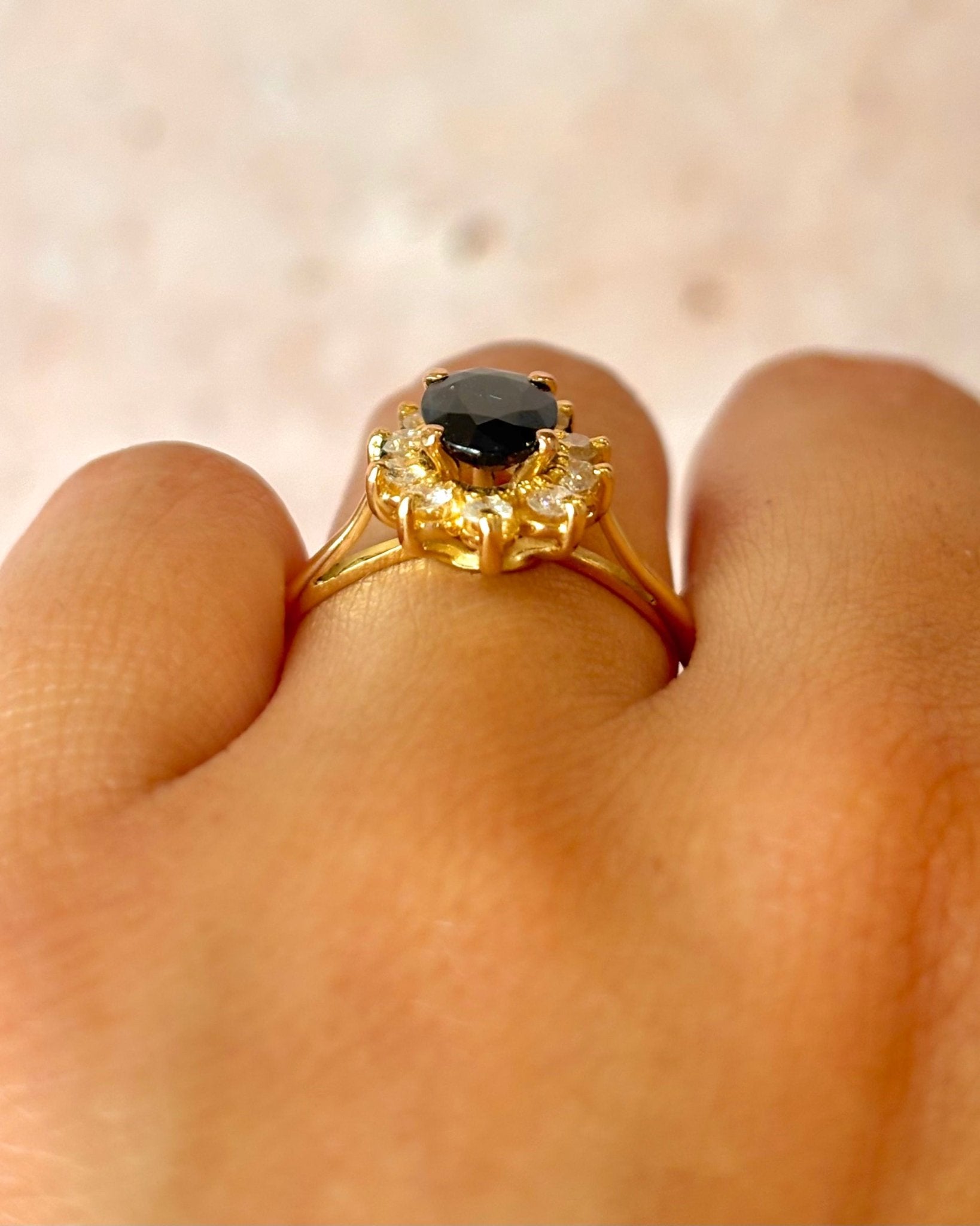 Bague Marguerite Saphir 1.32 carat & Diamants 0.30 carat "Elodie" - Elliade Paris