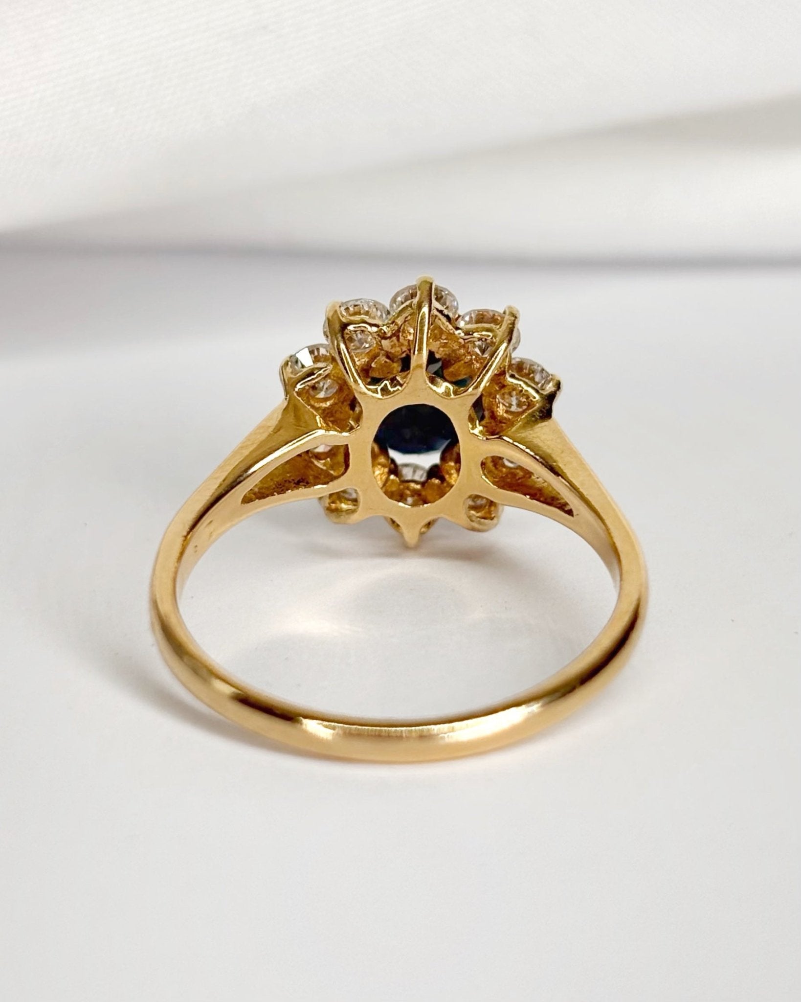 Bague Marguerite Saphir 1.35 carat & Diamants 0.50 carat "Joséphine" - Elliade Paris