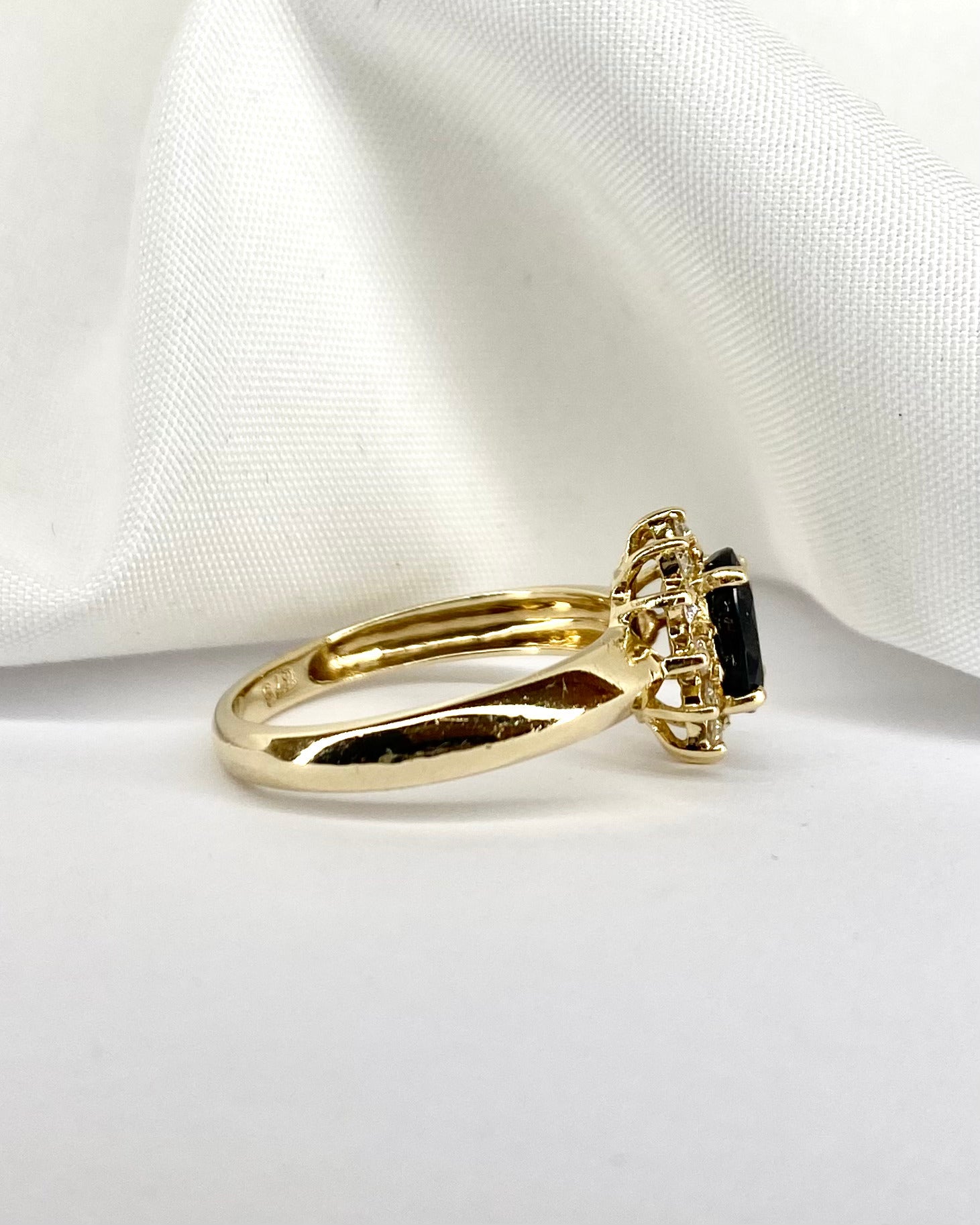 Bague Marguerite Saphir 1.35 ct & 12 Diamants "Yolaine" - Elliade Paris