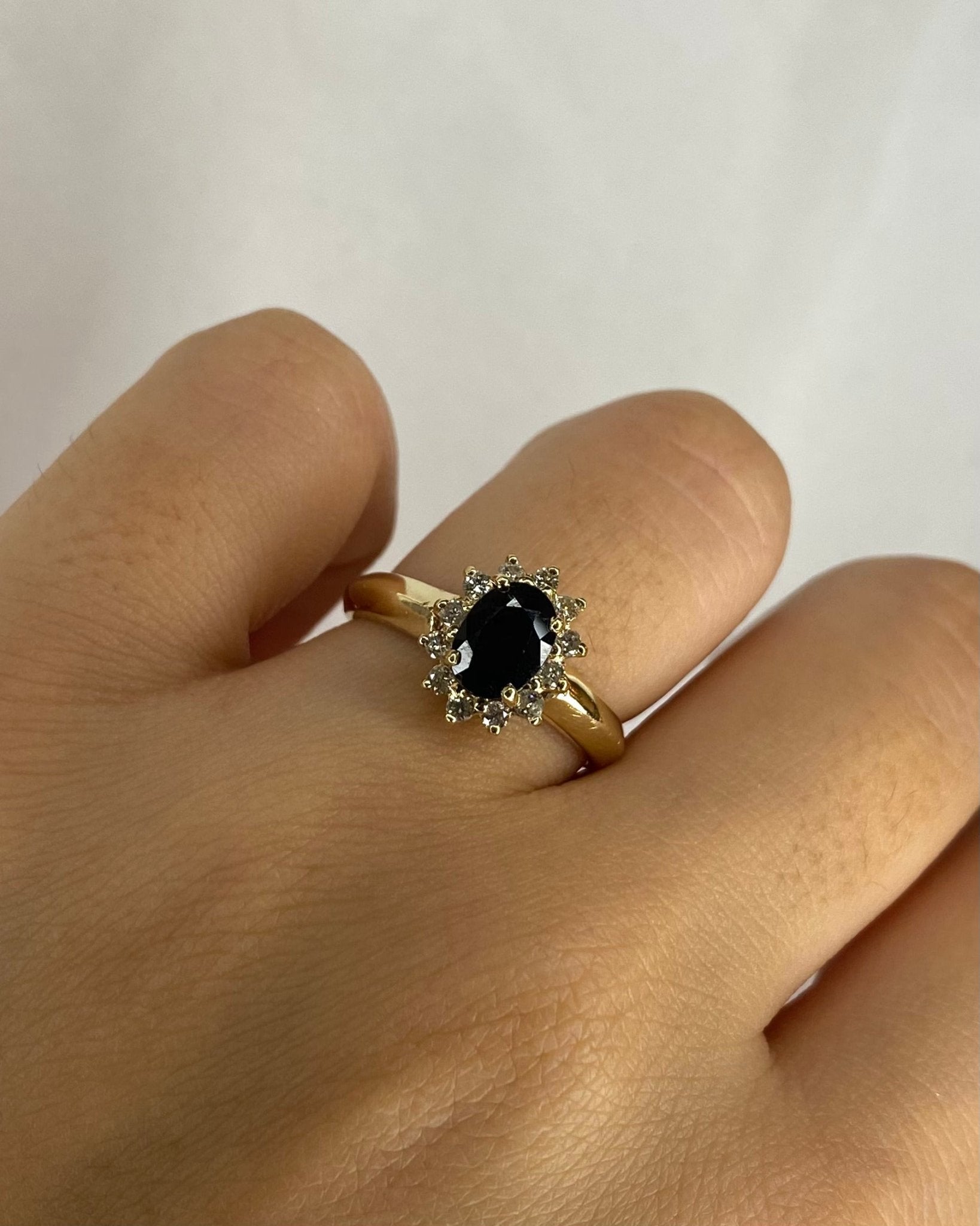 Bague Marguerite Saphir 1.35 ct & 12 Diamants "Yolaine" - Elliade Paris