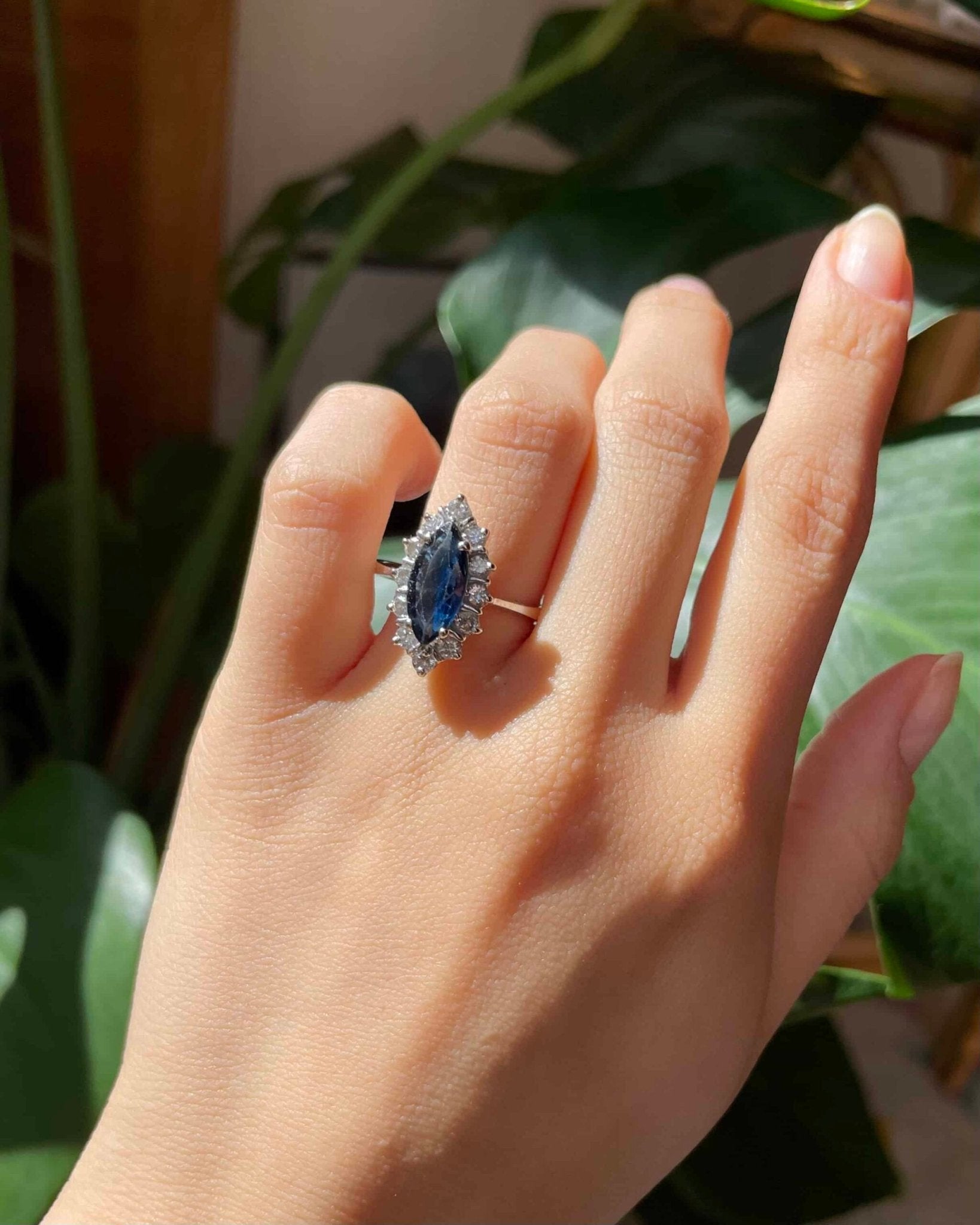 Bague Marguerite Saphir 1.40 Carat & 12 Diamants "Arabella" - Elliade Paris