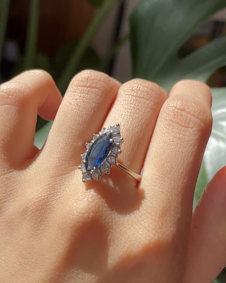 Bague Marguerite Saphir 1.40 Carat & 12 Diamants "Arabella" - Elliade Paris