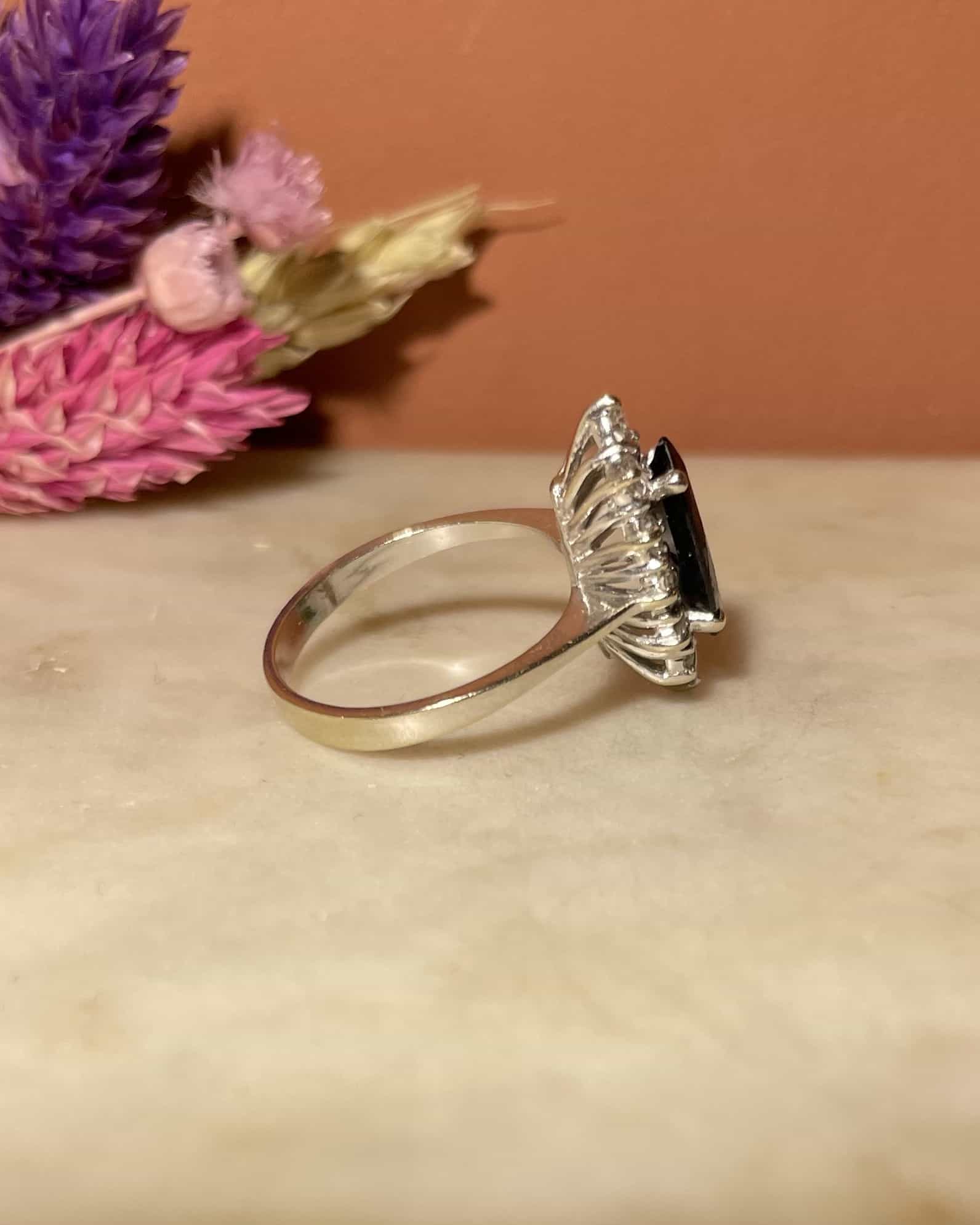 Bague Marguerite Saphir 1.40 Carat & 12 Diamants "Arabella" - Elliade Paris