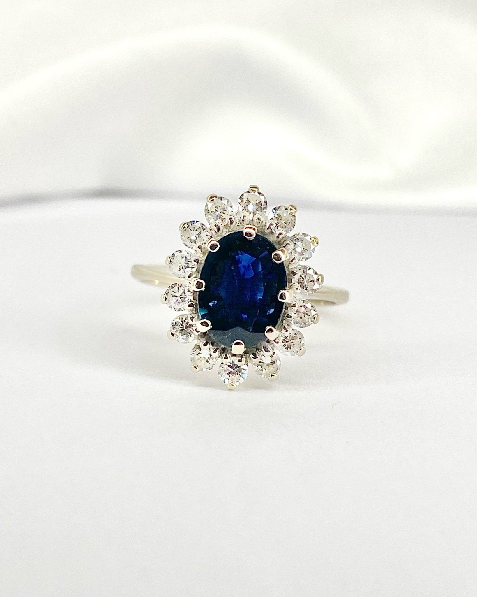 Bague Marguerite Saphir 1.45 carat & Diamants 0.42 carat "Eden" - Elliade Paris