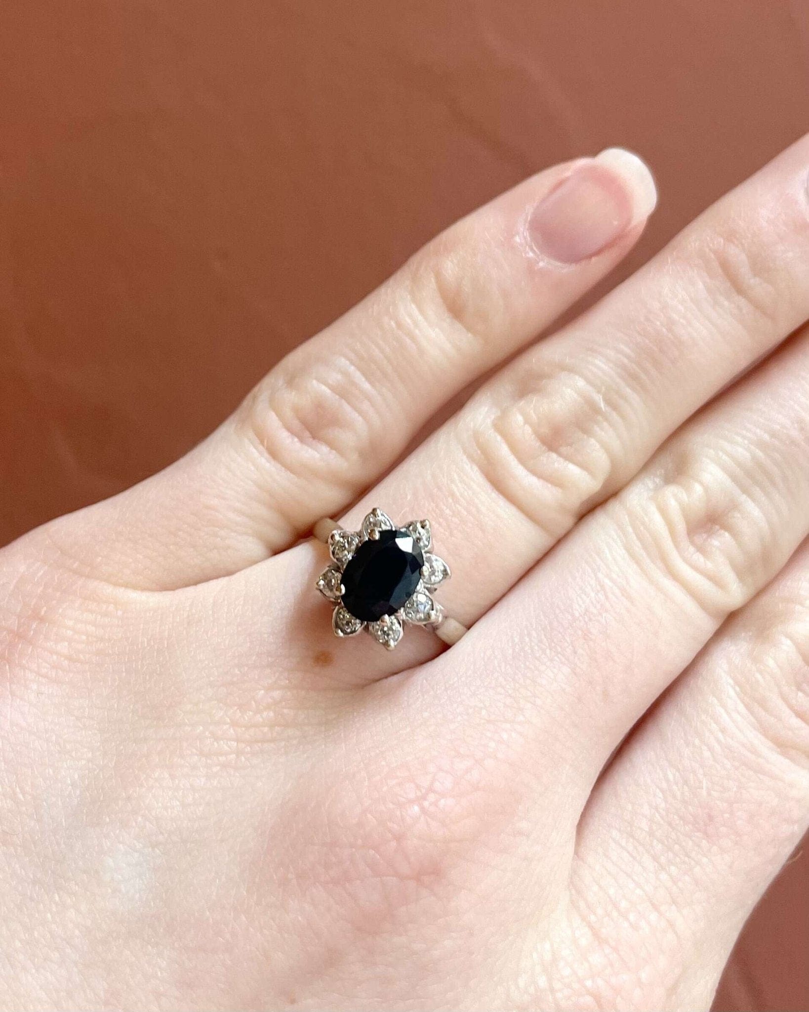 Bague Marguerite Saphir 1.45 Carat & Diamants "Vanaé" - Elliade Paris