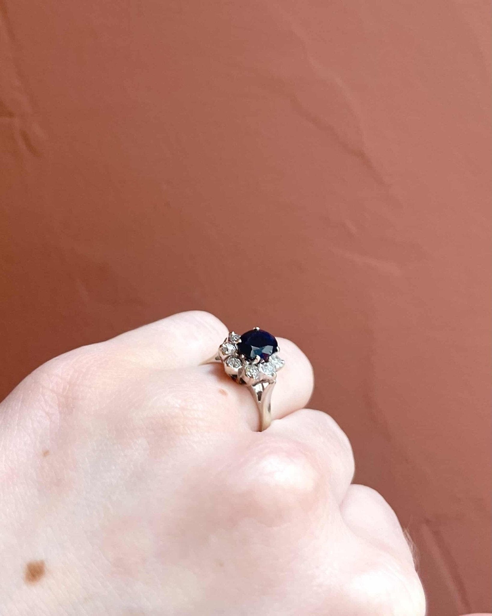 Bague Marguerite Saphir 1.45 Carat & Diamants "Vanaé" - Elliade Paris