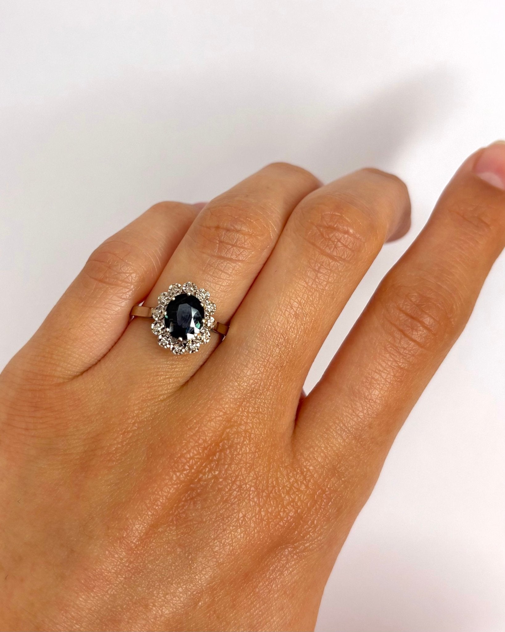 Bague Marguerite Saphir 1.55 carat & Diamants "Cléa" - Elliade Paris