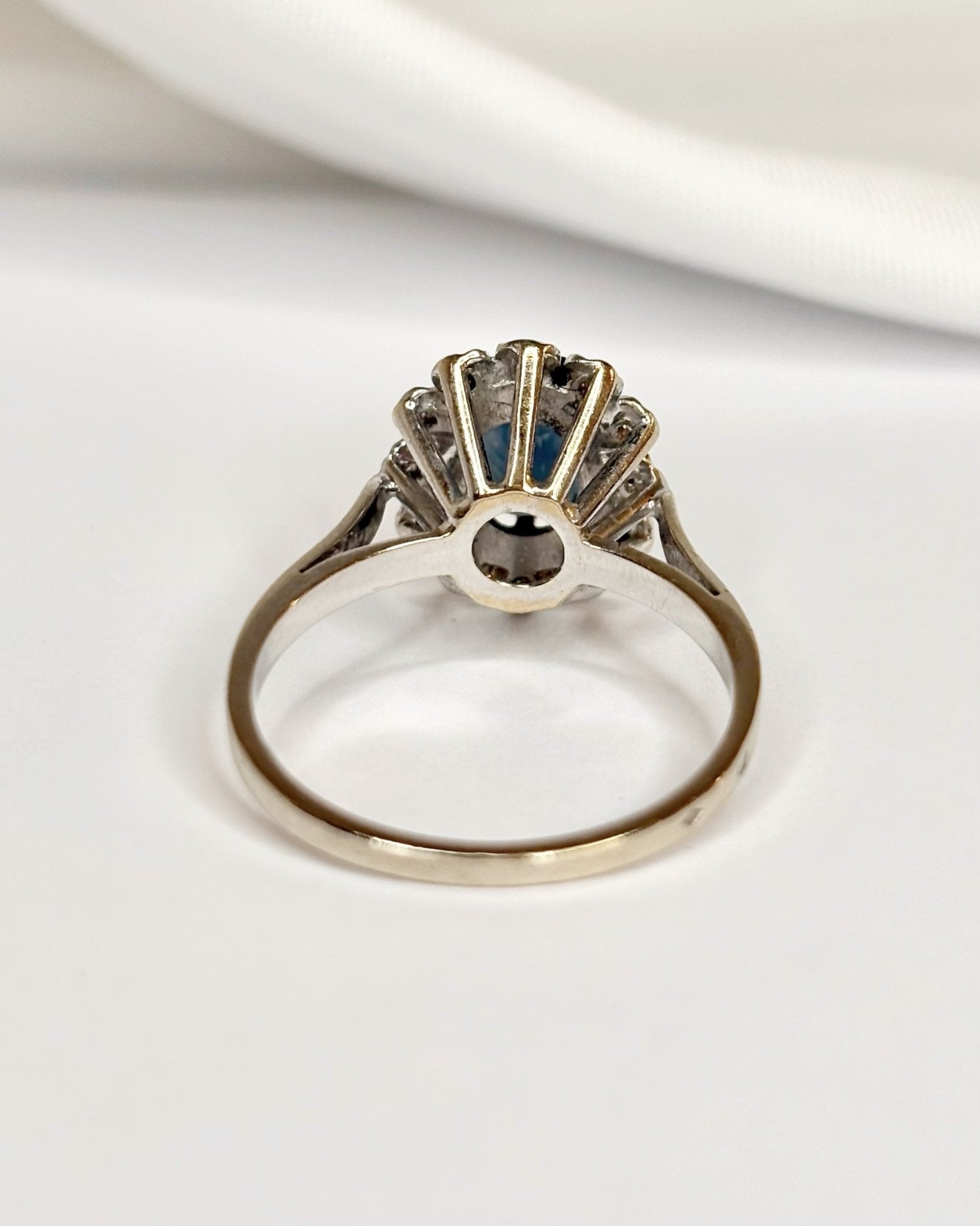 Bague Marguerite Saphir 1.55 carat & Diamants "Cléa" - Elliade Paris