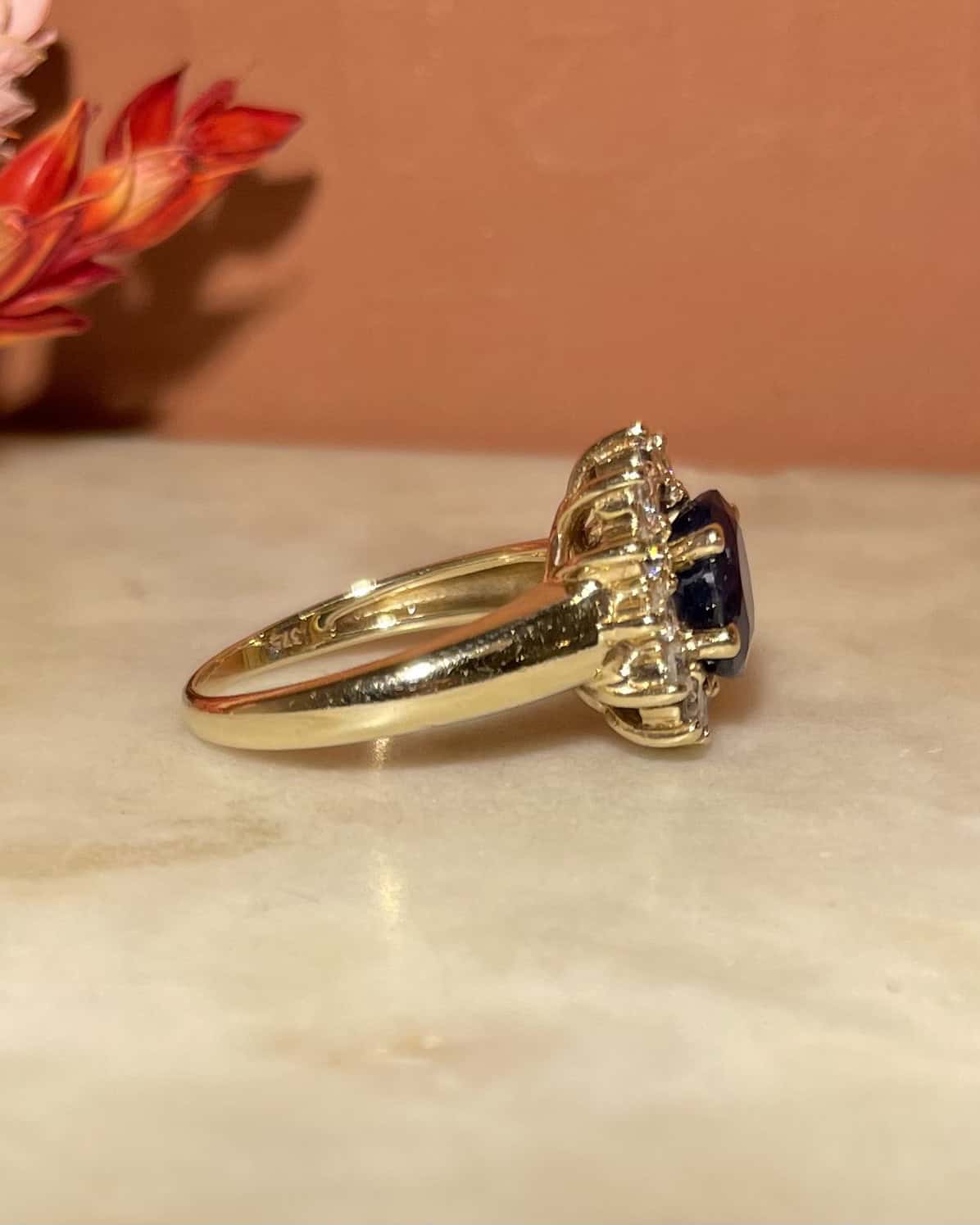 Bague Marguerite Saphir 1.60 carat & Diamants "Seyana" - Elliade Paris