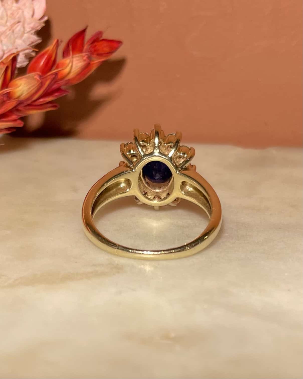Bague Marguerite Saphir 1.60 carat & Diamants "Seyana" - Elliade Paris