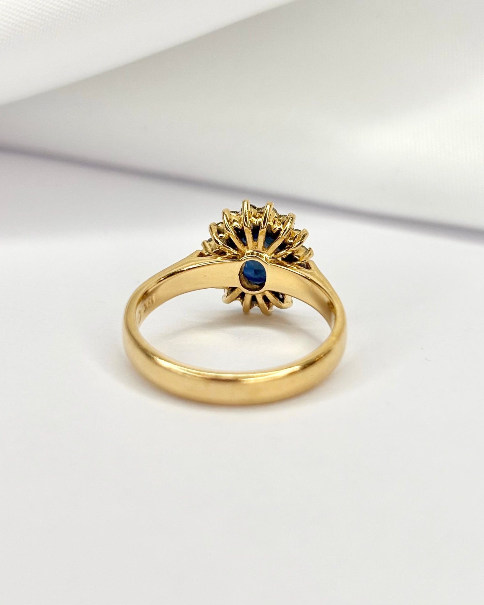 Bague Marguerite Saphir 1.70 carat & Diamants "Caitlin" - Elliade Paris