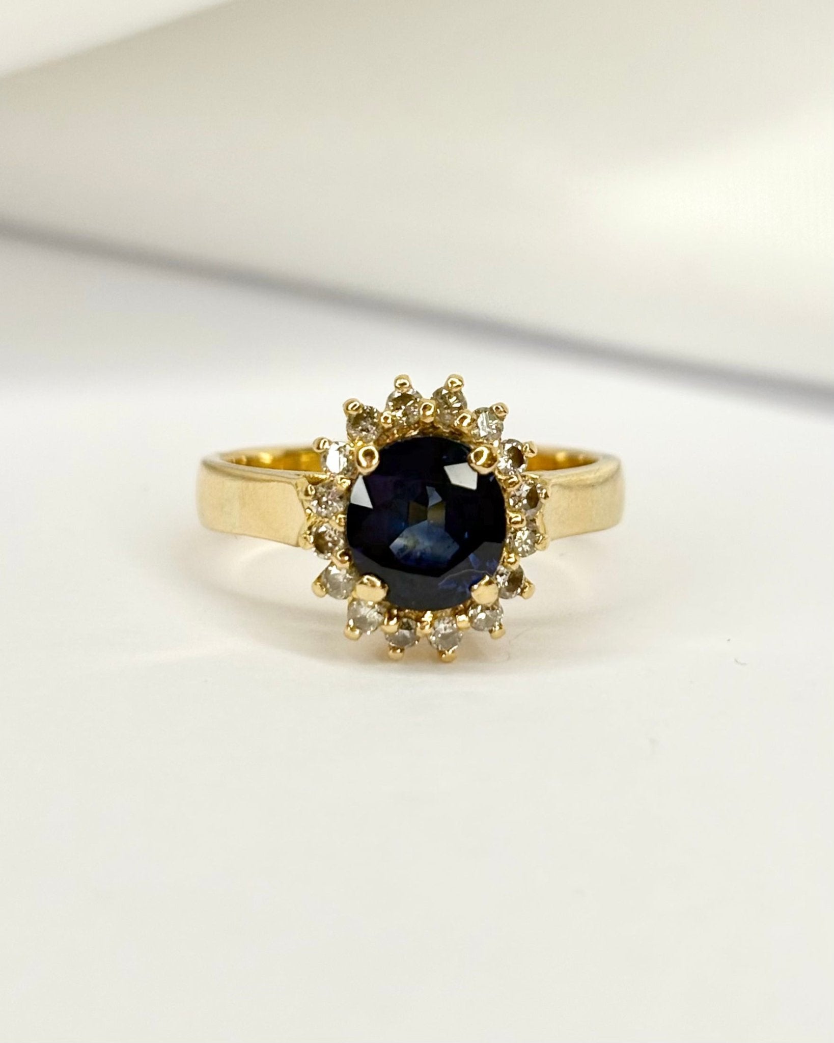 Bague Marguerite Saphir 1.70 carat & Diamants "Caitlin" - Elliade Paris