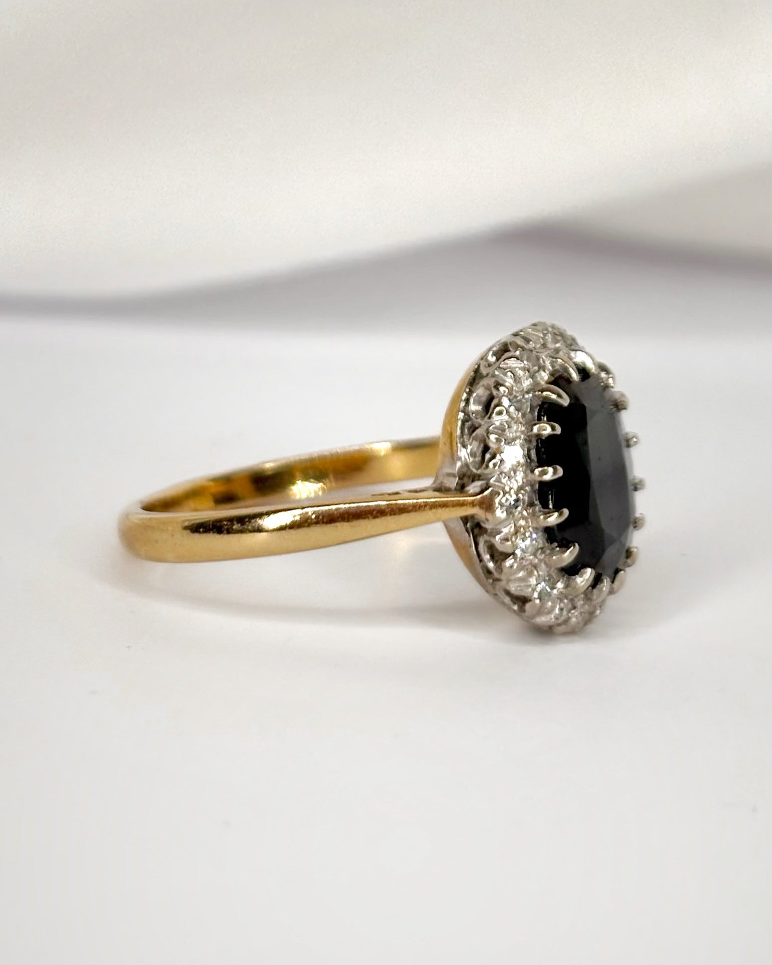 Bague Marguerite Saphir 1.70 carat & Diamants "Lauranne" - Elliade Paris