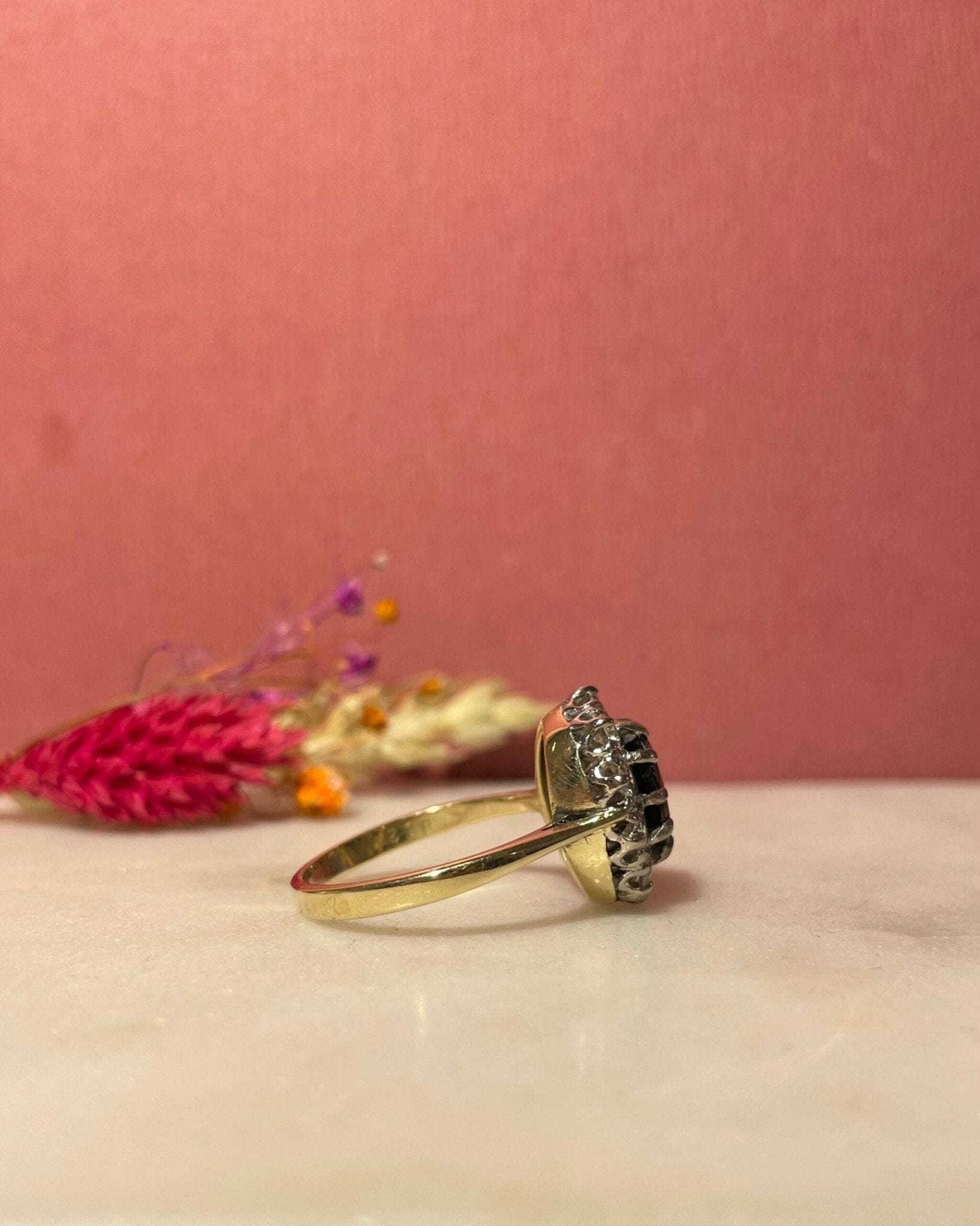 Bague Marguerite Saphir 1.70 Carat & Diamants "Palmyre" - Elliade Paris