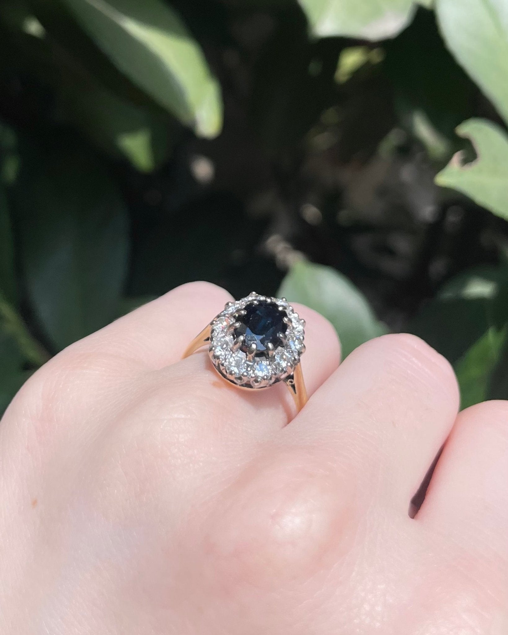 Bague Marguerite Saphir 1.70 Carat & Diamants "Palmyre" - Elliade Paris