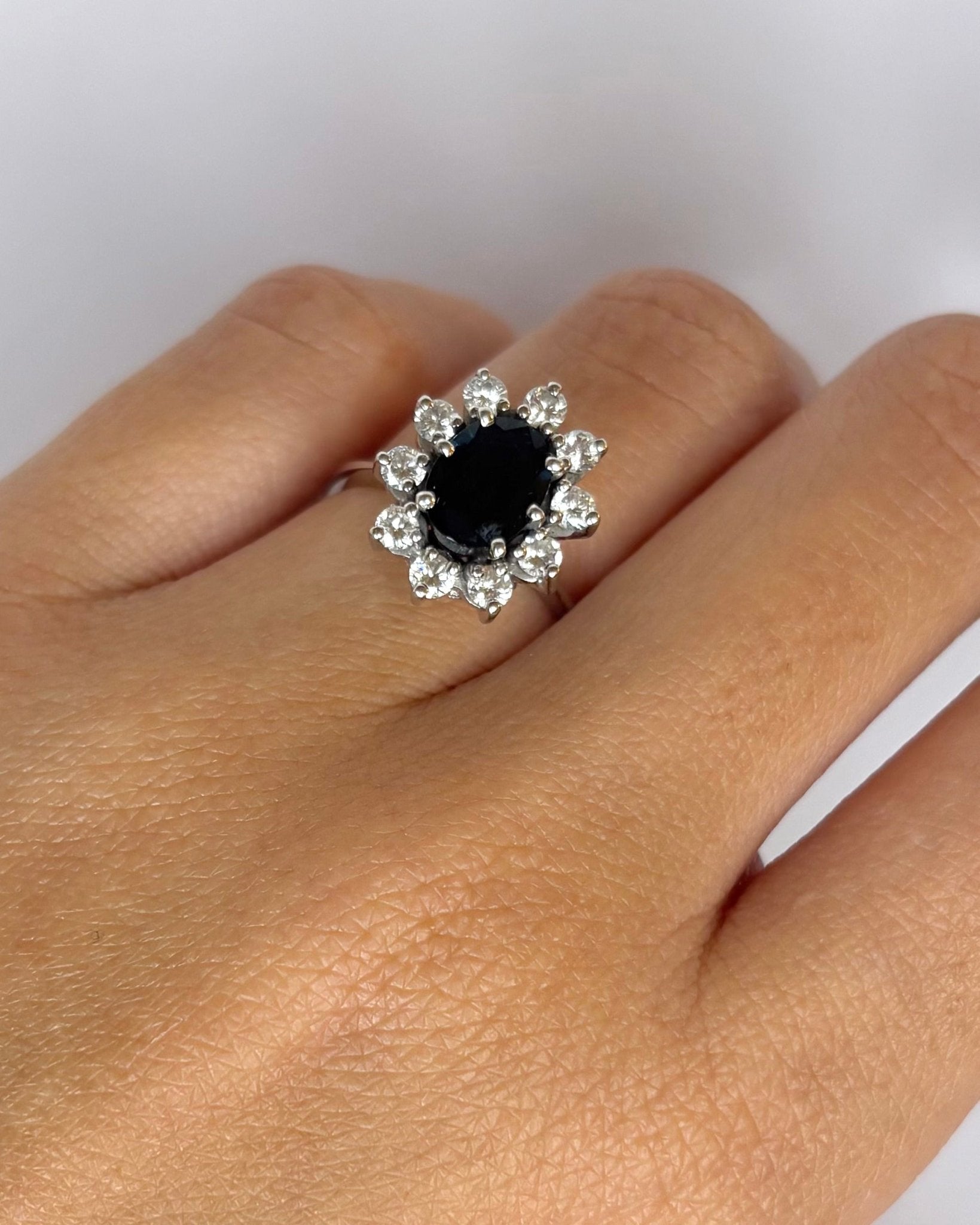 Bague Marguerite Saphir 1.75 ct & Diamants 0.60 ct "Apolline" - Elliade Paris