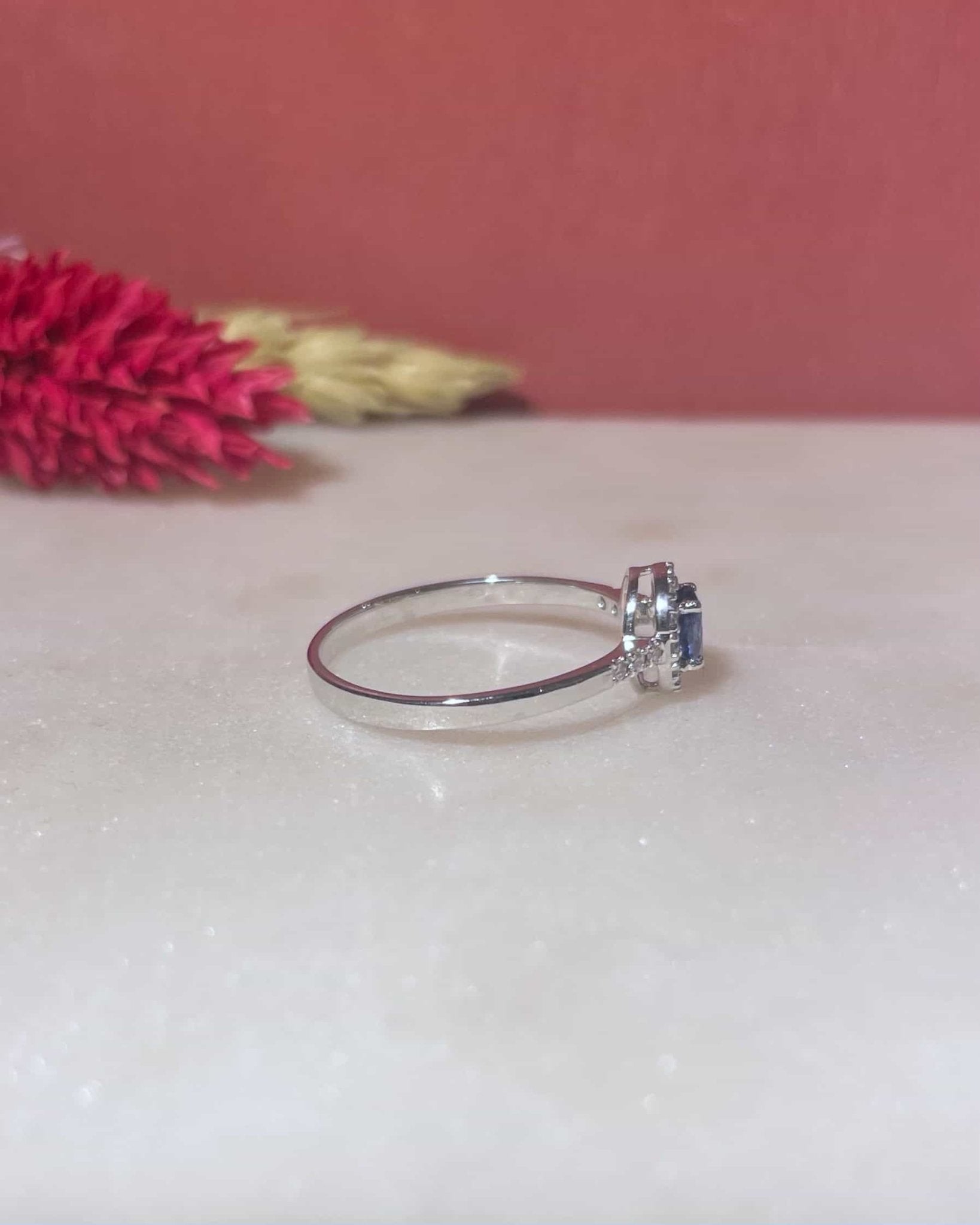 Bague Marguerite Saphir & 18 Diamants "Arielle" - Elliade Paris