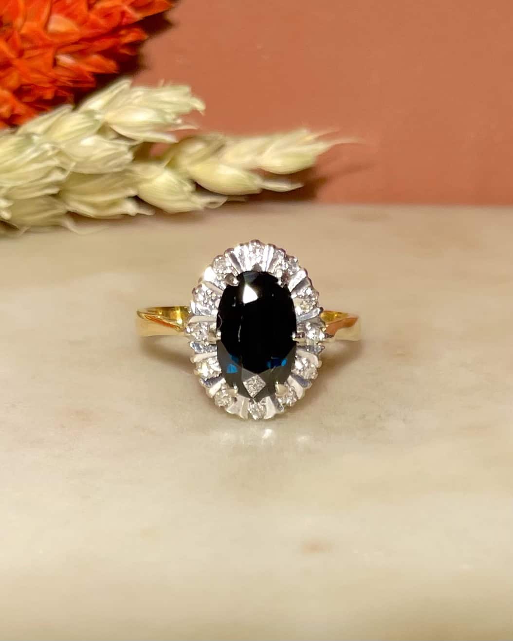 Bague Marguerite Saphir 1.80 carat & Diamants "Coralie" - Elliade Paris