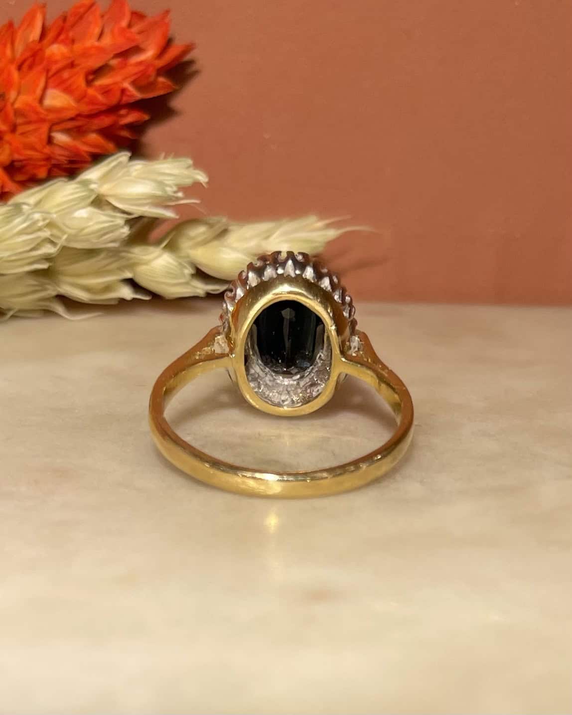 Bague Marguerite Saphir 1.80 carat & Diamants "Coralie" - Elliade Paris