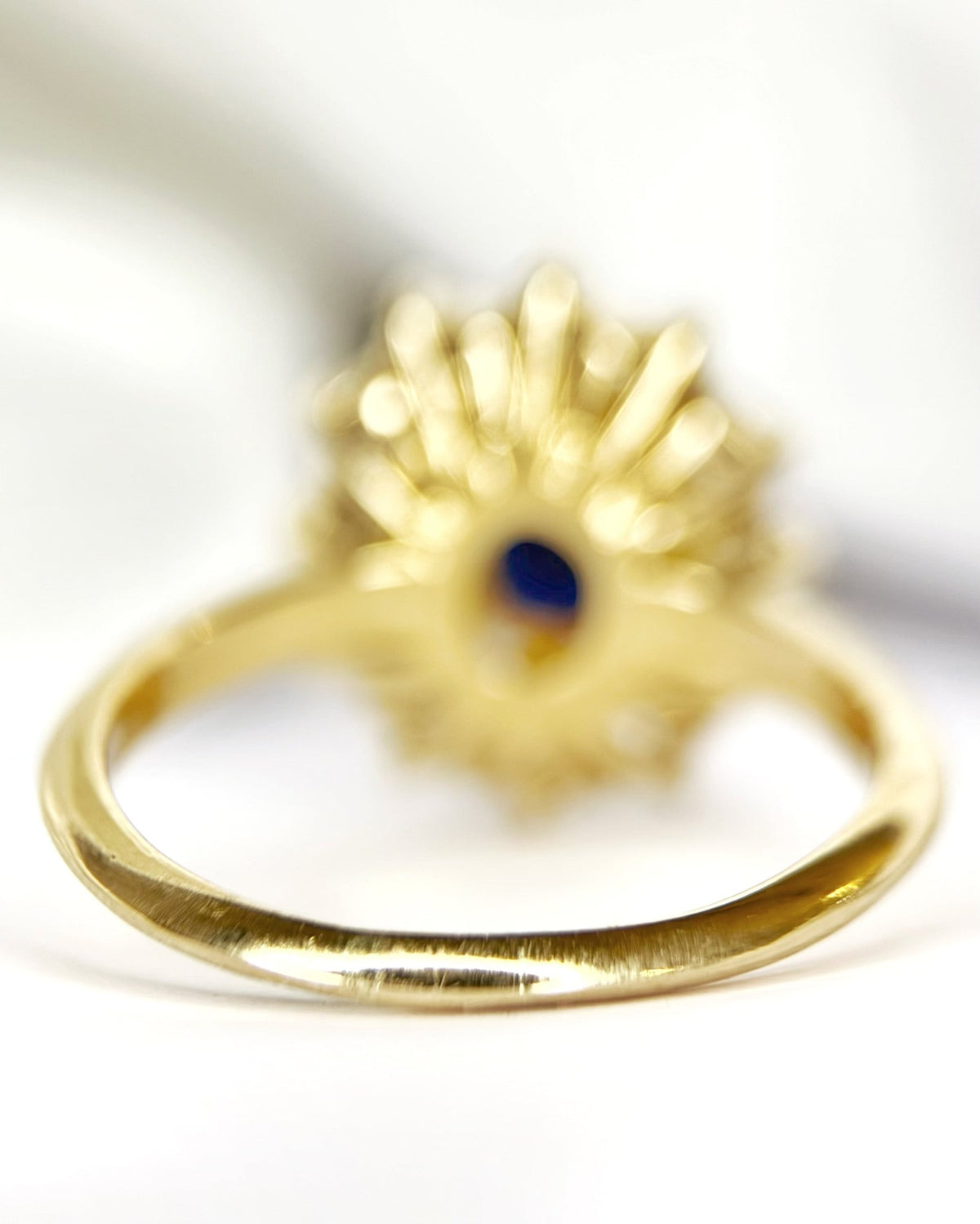 Bague Marguerite Saphir 1.80 carat & Diamants "Georgette" - Elliade Paris