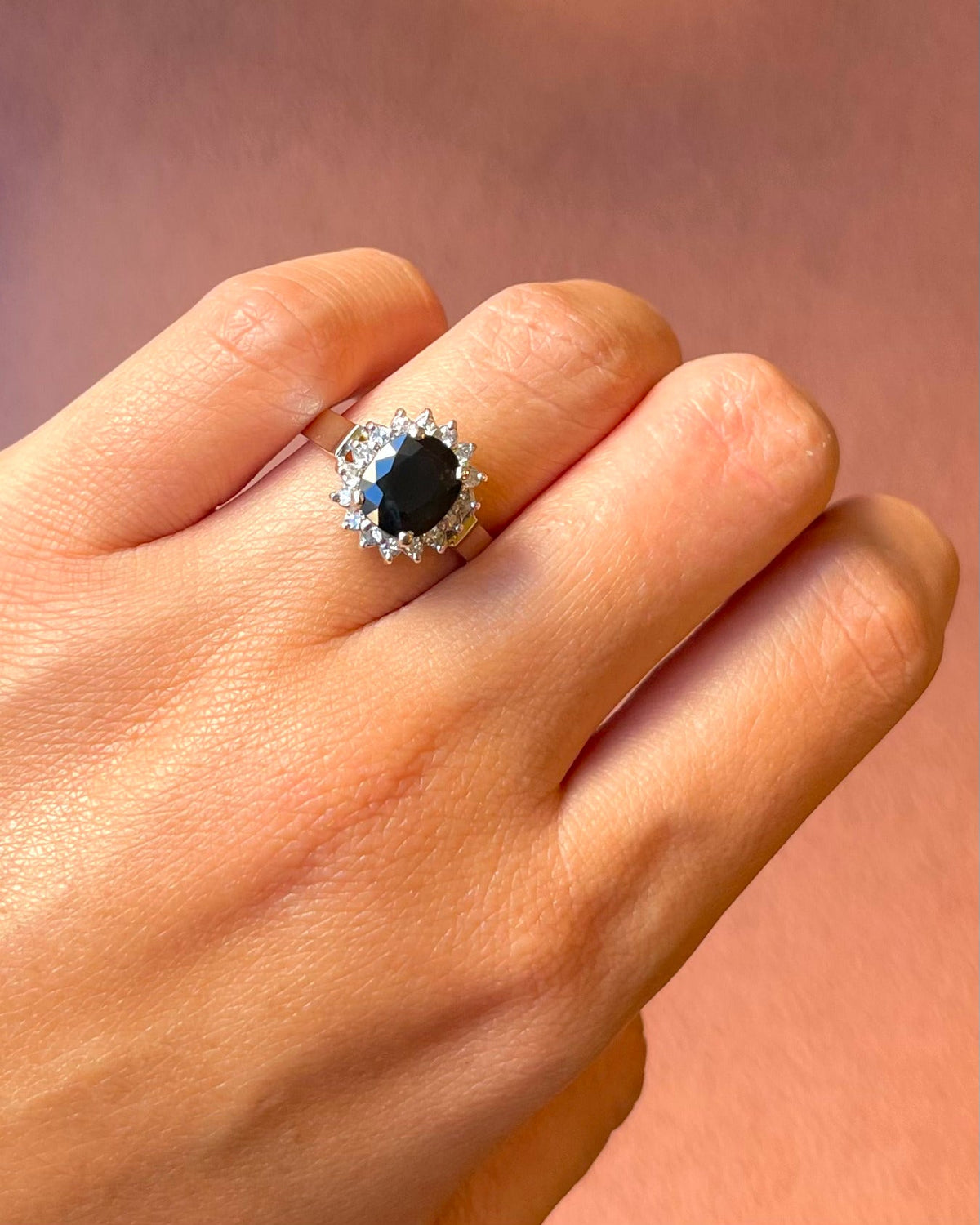 Bague Marguerite Saphir 1.95 carat & Diamants 0.32 carat "Emma" - Elliade Paris