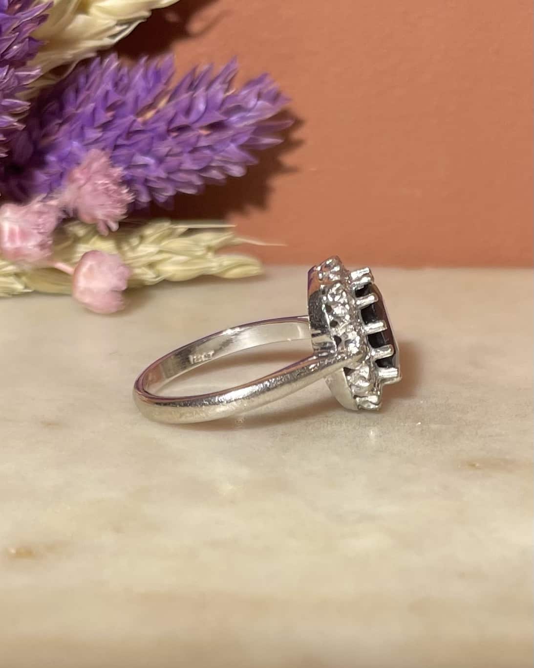 Bague Marguerite Saphir 2 carats & Diamants "Dyna" - Elliade Paris