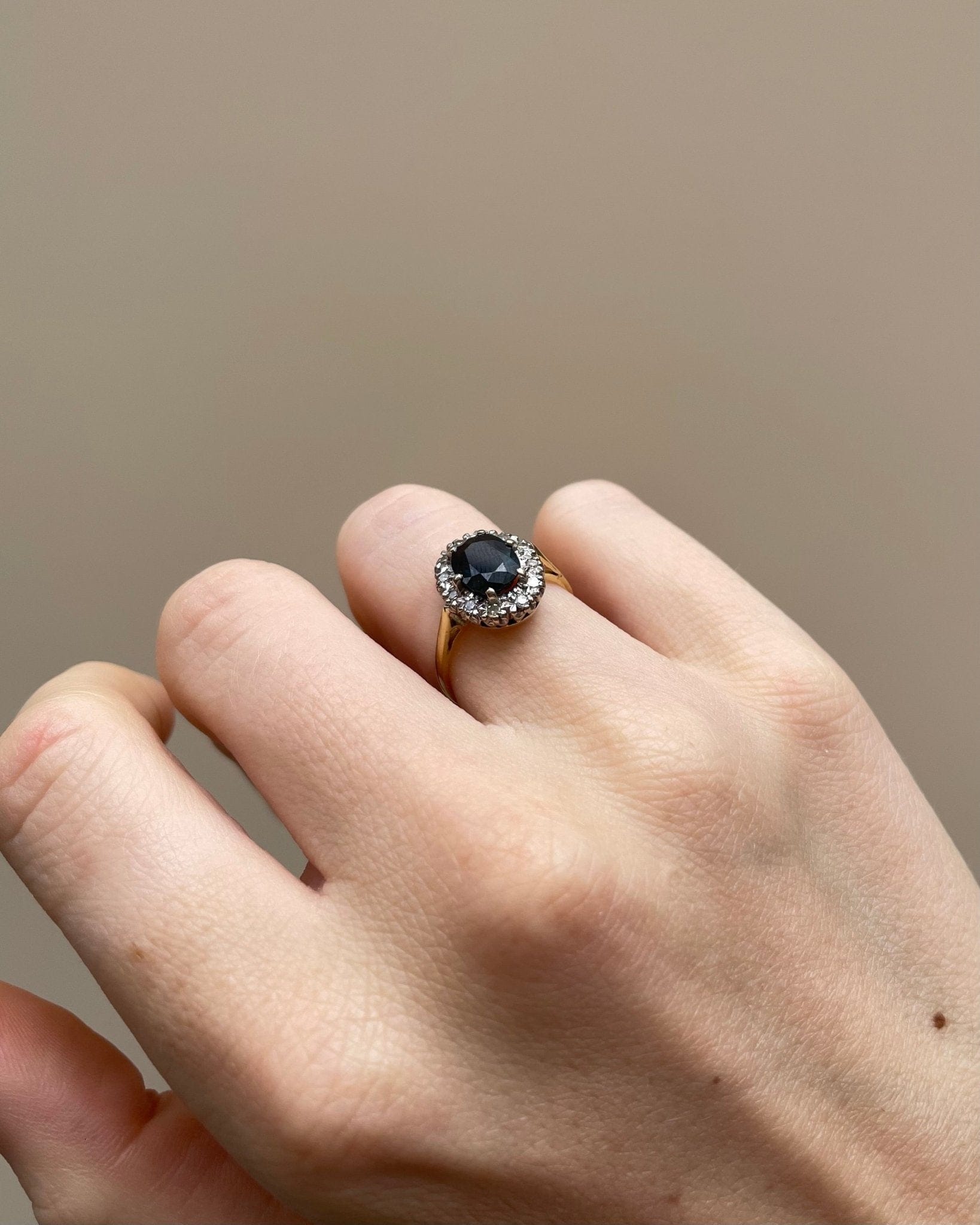 Bague Marguerite Saphir 2 carats & Diamants "Lauren" - Elliade Paris