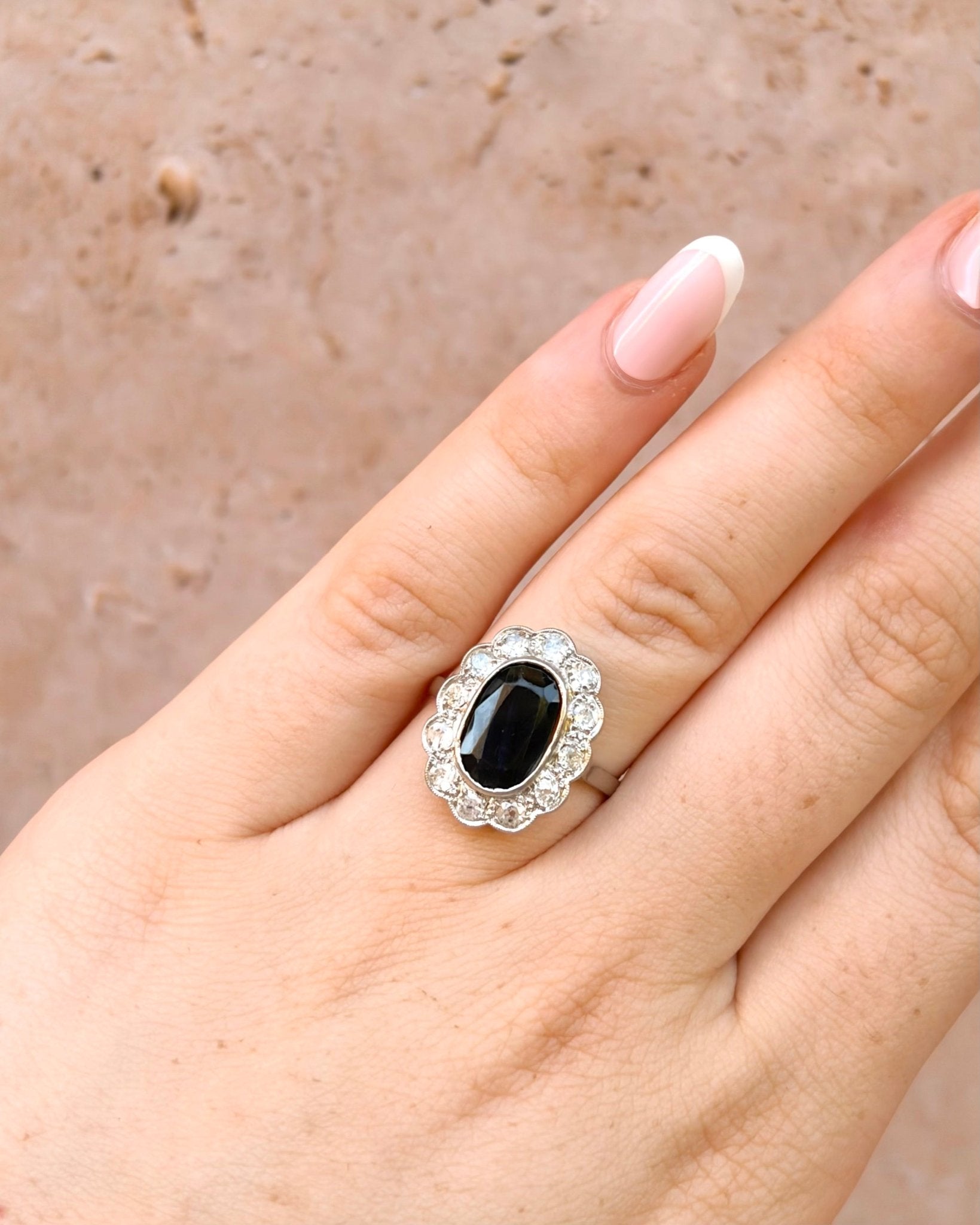 Bague Marguerite Saphir 2.05 cts & Diamants 0.48 ct "Sixtine" - Elliade Paris