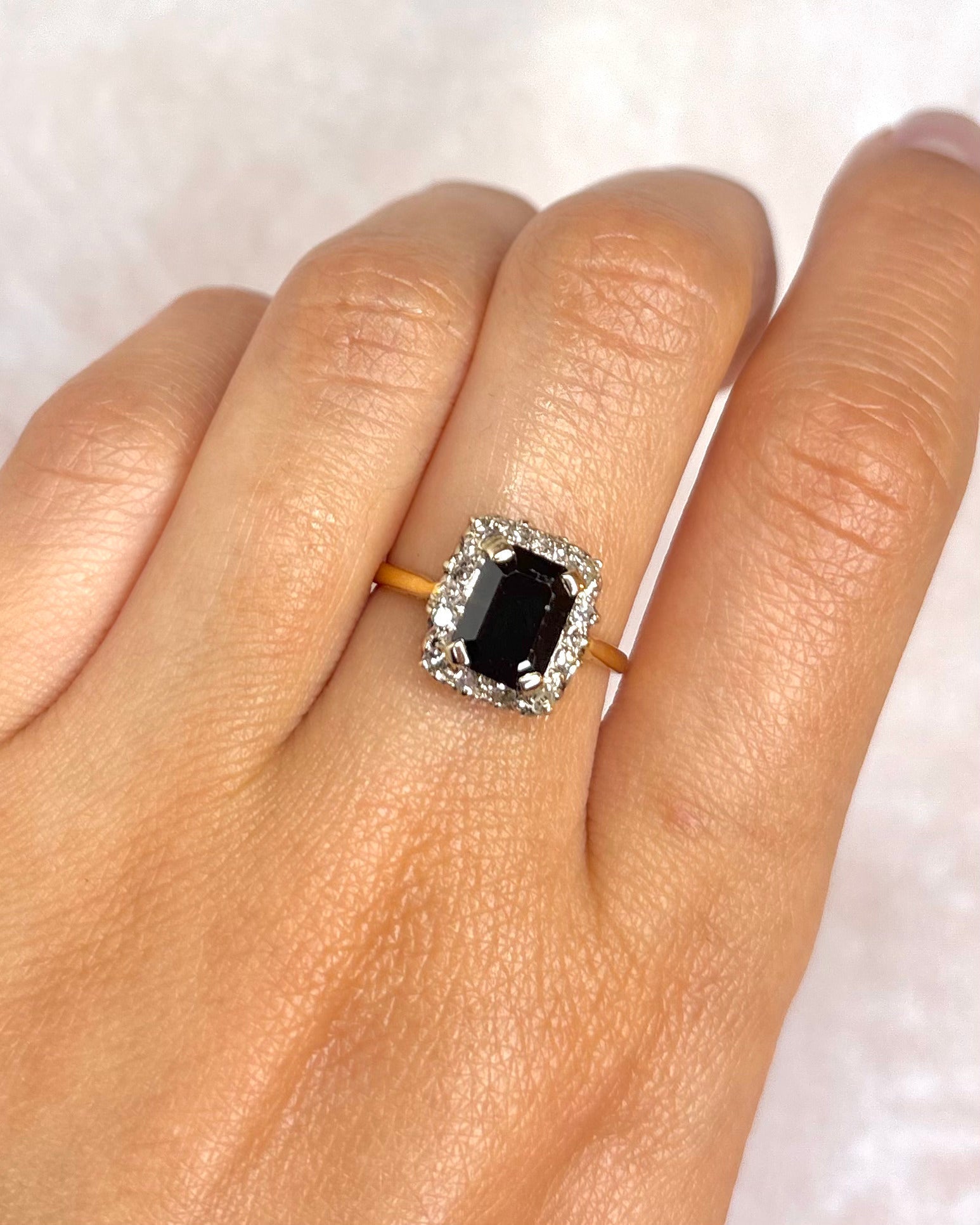 Bague Marguerite Saphir 2.25 carats & Diamants "Flavia" - Elliade Paris