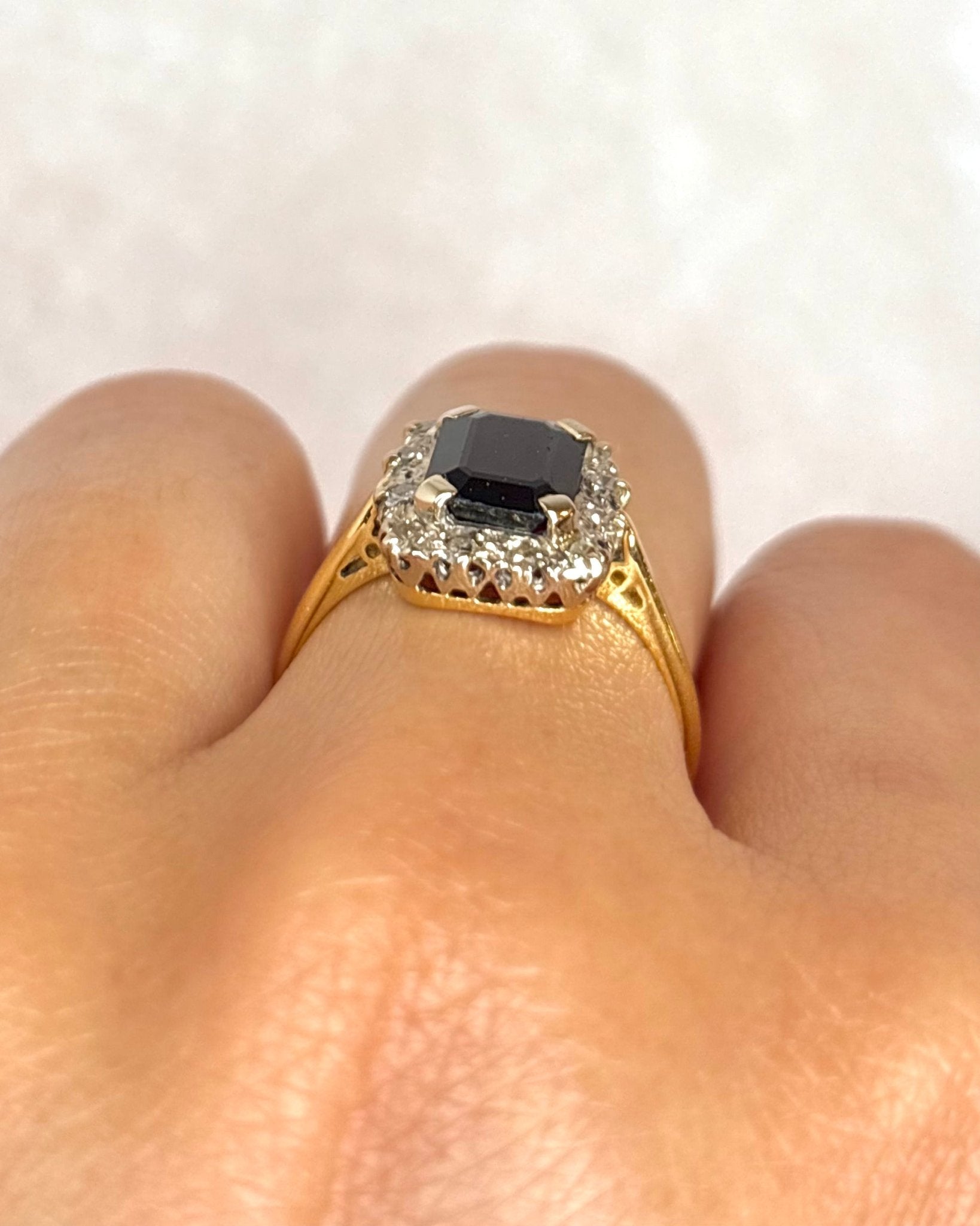 Bague Marguerite Saphir 2.25 carats & Diamants "Flavia" - Elliade Paris