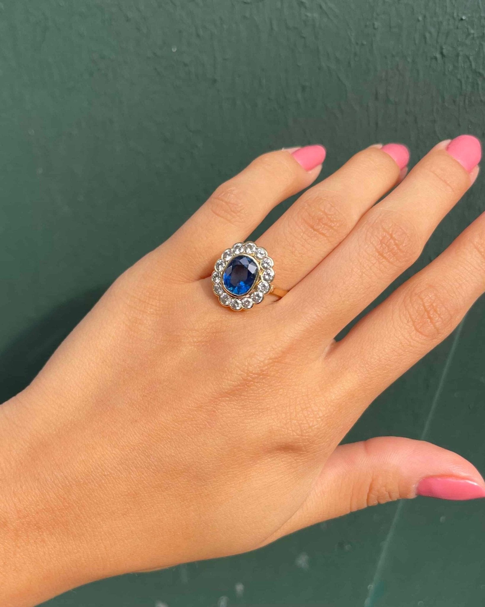 Bague Marguerite Saphir 2.30 carats & Diamants 0.80 carat "Althéa" - Elliade Paris
