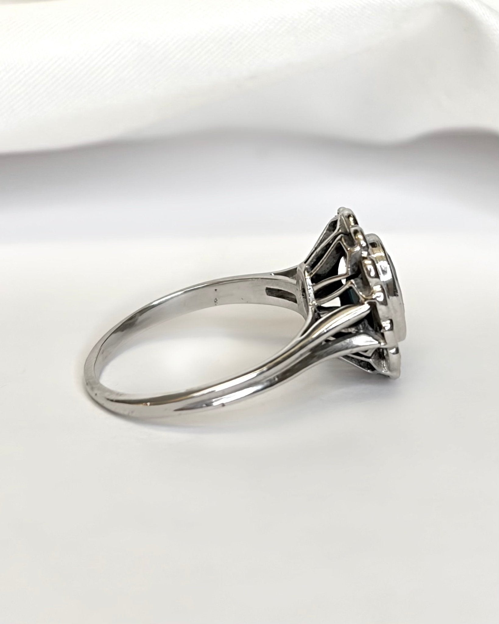 Bague Marguerite Saphir 2.45 carats & Diamants 5.26g "Michaela" - Elliade Paris