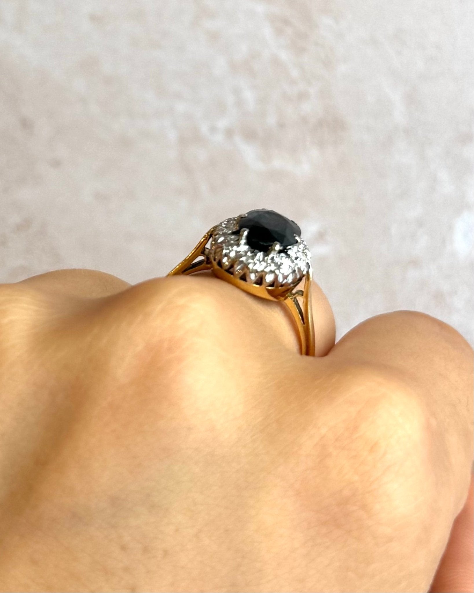 Bague Marguerite Saphir 2.52 carats & Diamants 0.24 carat "Simone" - Elliade Paris