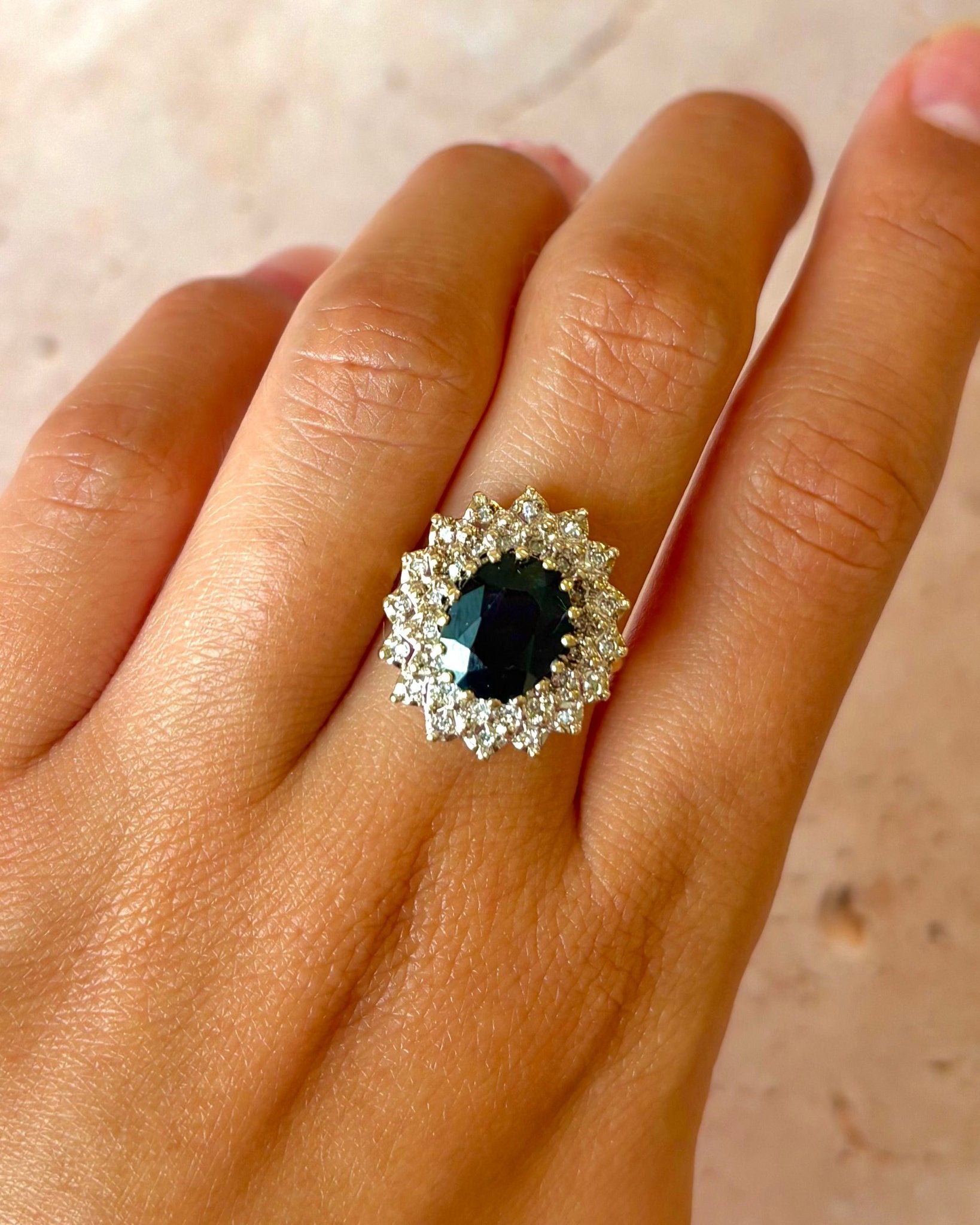 Bague Marguerite Saphir 2.85 carats & Diamants 0.32 carat "Albane" - Elliade Paris
