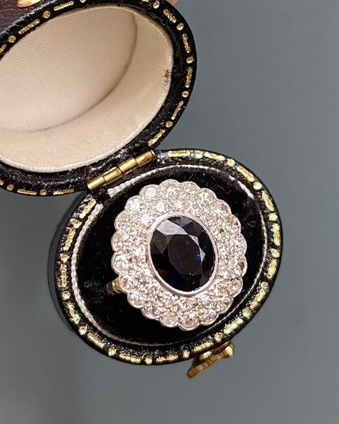 Bague Marguerite Saphir 2.90 Carats & 36 Diamants "Maeva" - Elliade Paris