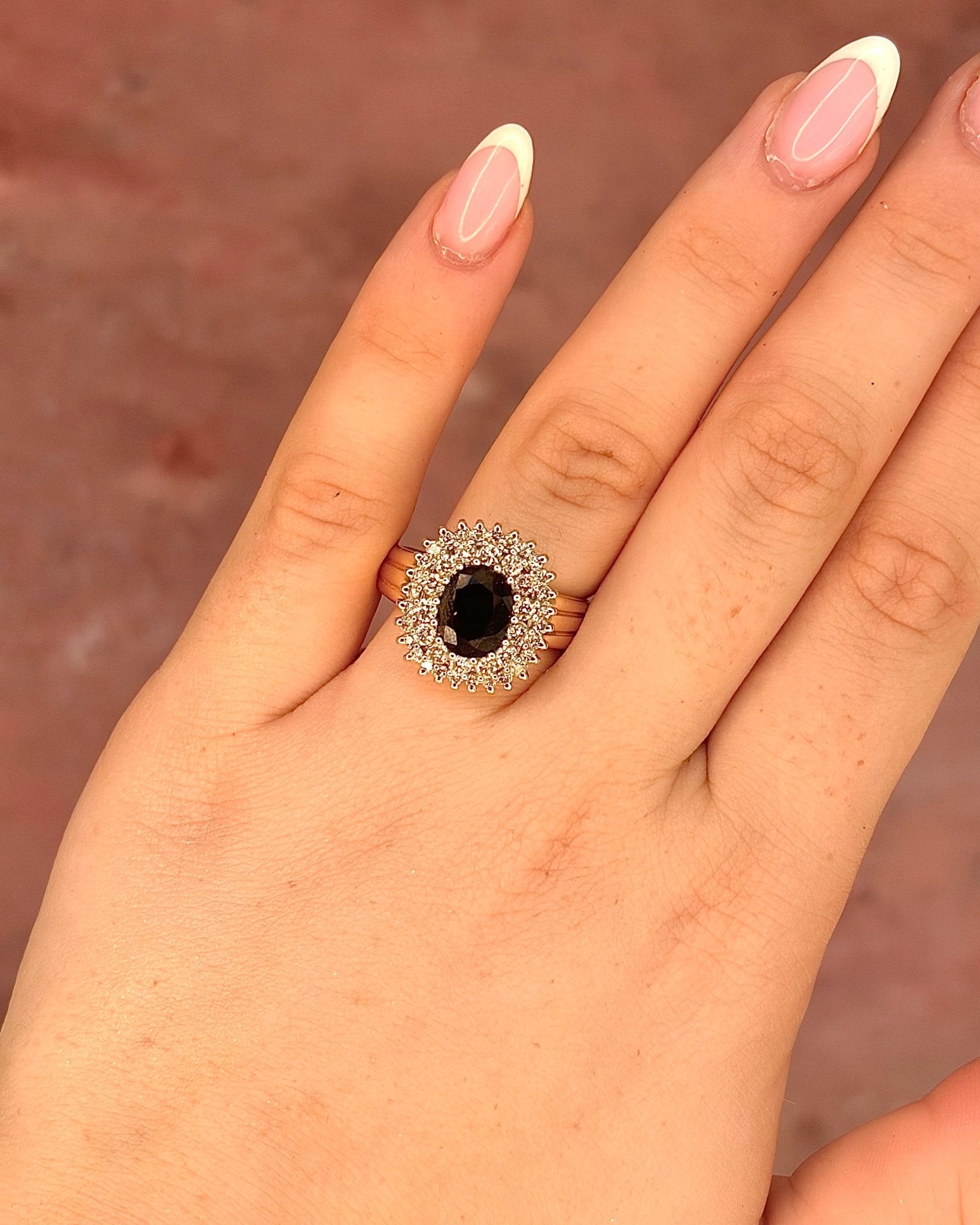Bague Marguerite Saphir 3.10 carats & Diamants 0.84 carat 7.92g "Josepha" - Elliade Paris