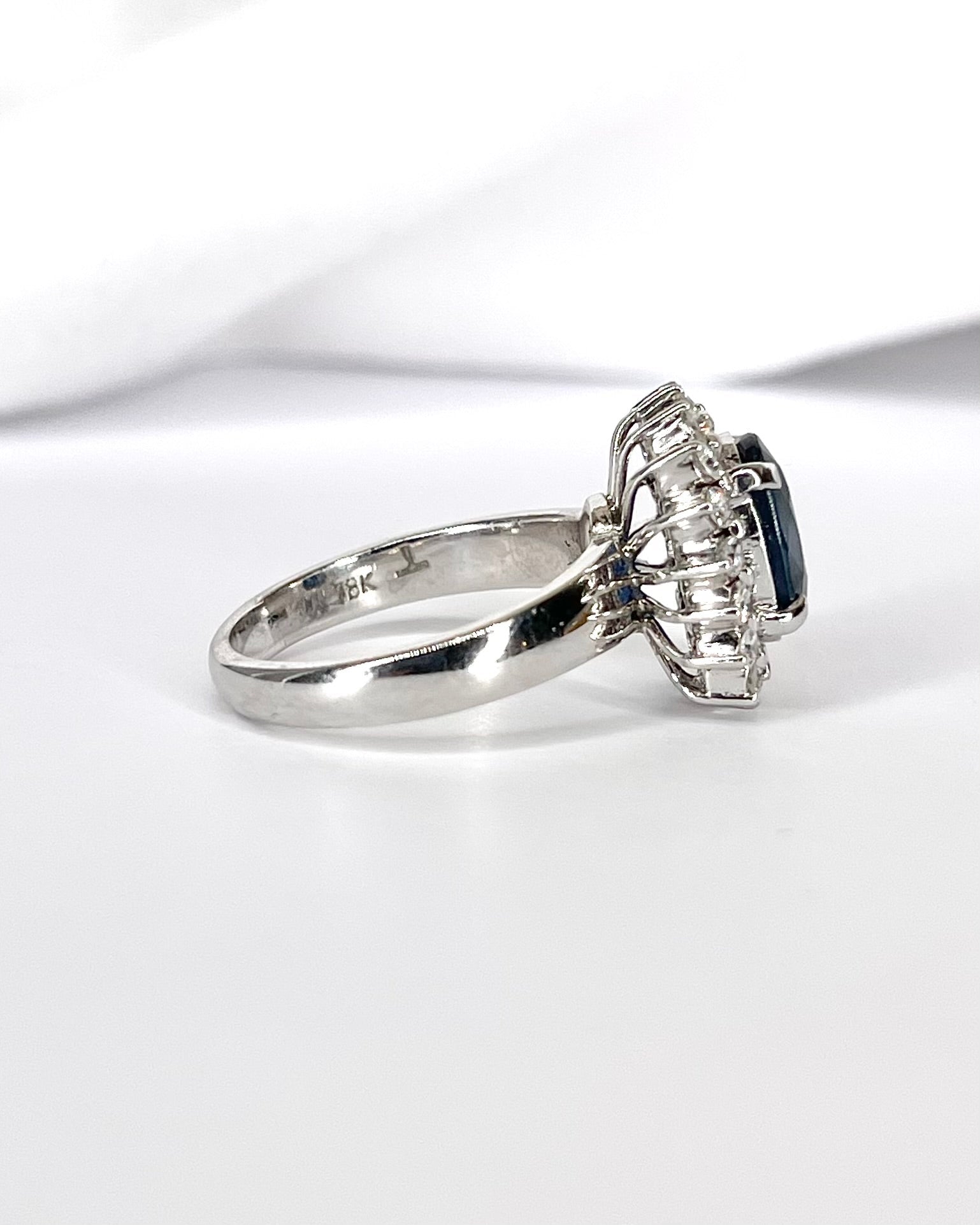 Bague Marguerite Saphir 3.20 carats & Diamants 0.34 carat "Mélanie" - Elliade Paris