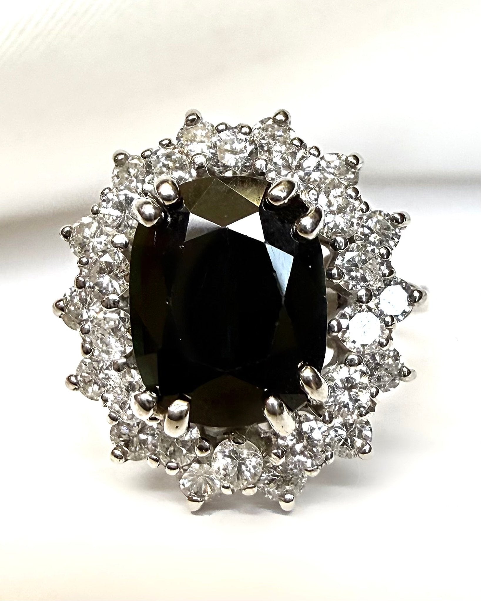 Bague Marguerite Saphir 3.30 carats & Diamants 1.12 carat 5.7g "Erina" - Elliade Paris
