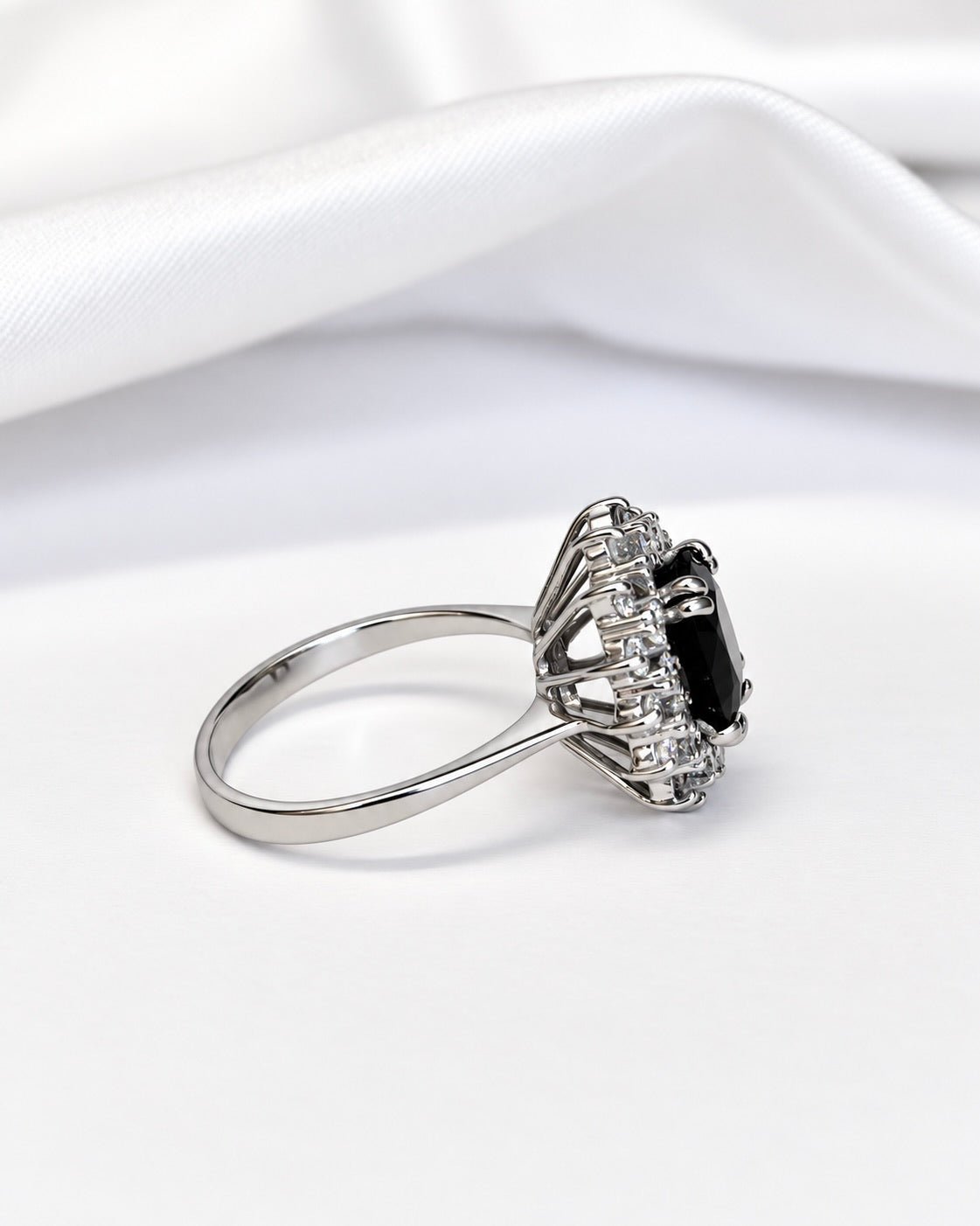 Bague Marguerite Saphir 3.30 carats & Diamants 1.12 carat 5.7g "Erina" - Elliade Paris
